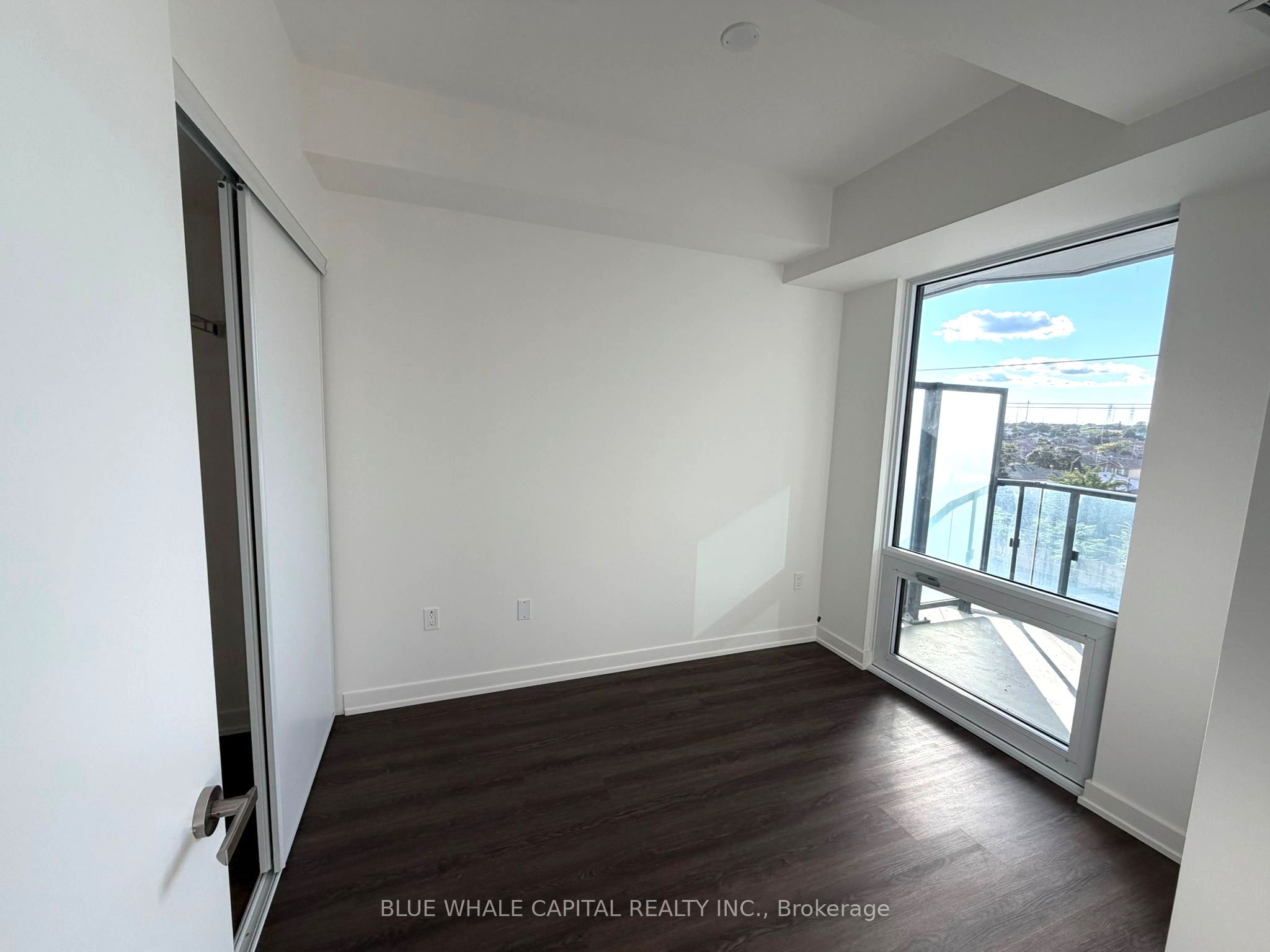 448 Burnhamthorpe Road 402, Mississauga, ON L5B 0R4 photo 2