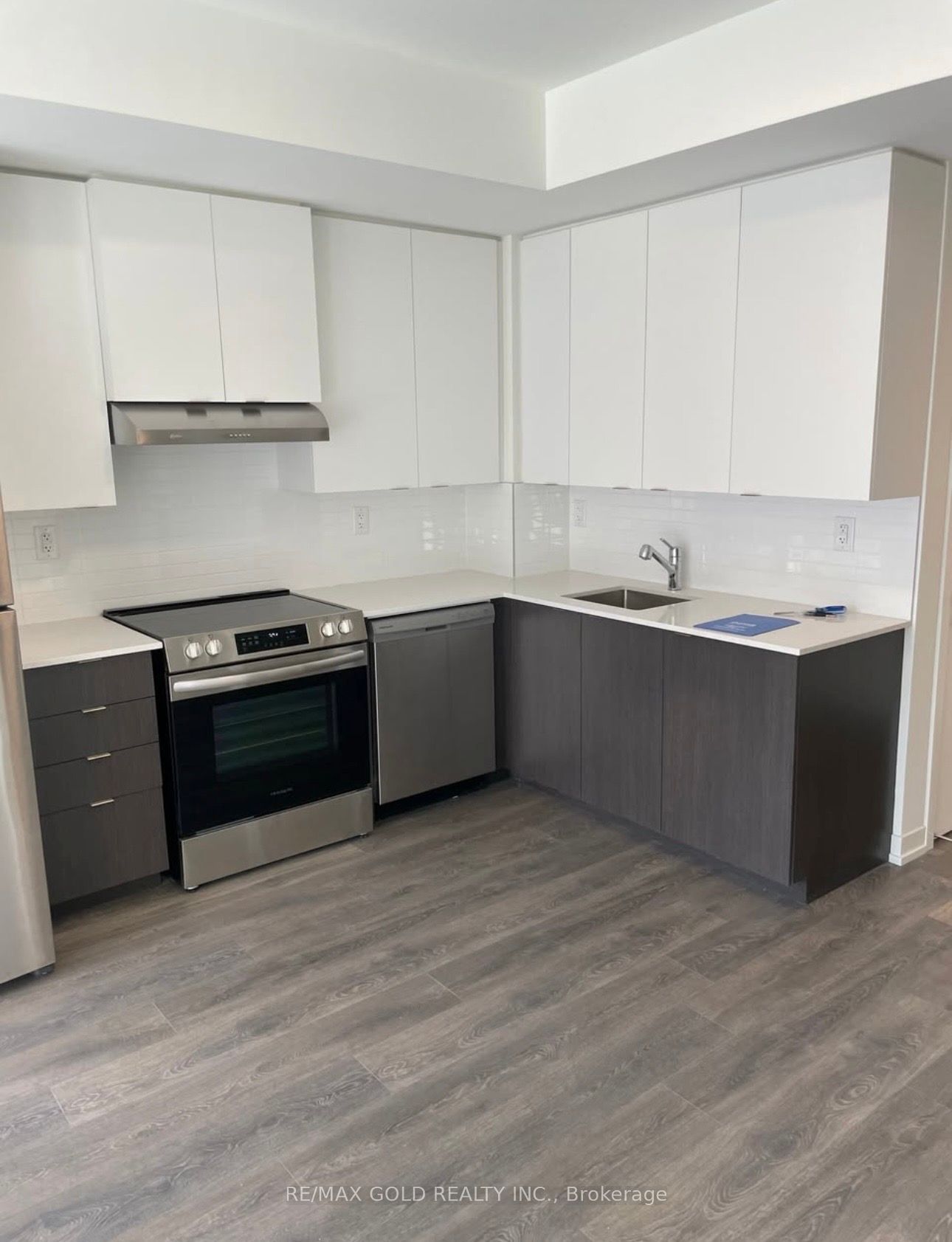 135 Canon  Jackson Drive 401, Toronto, ON M6M 0C3 photo 3