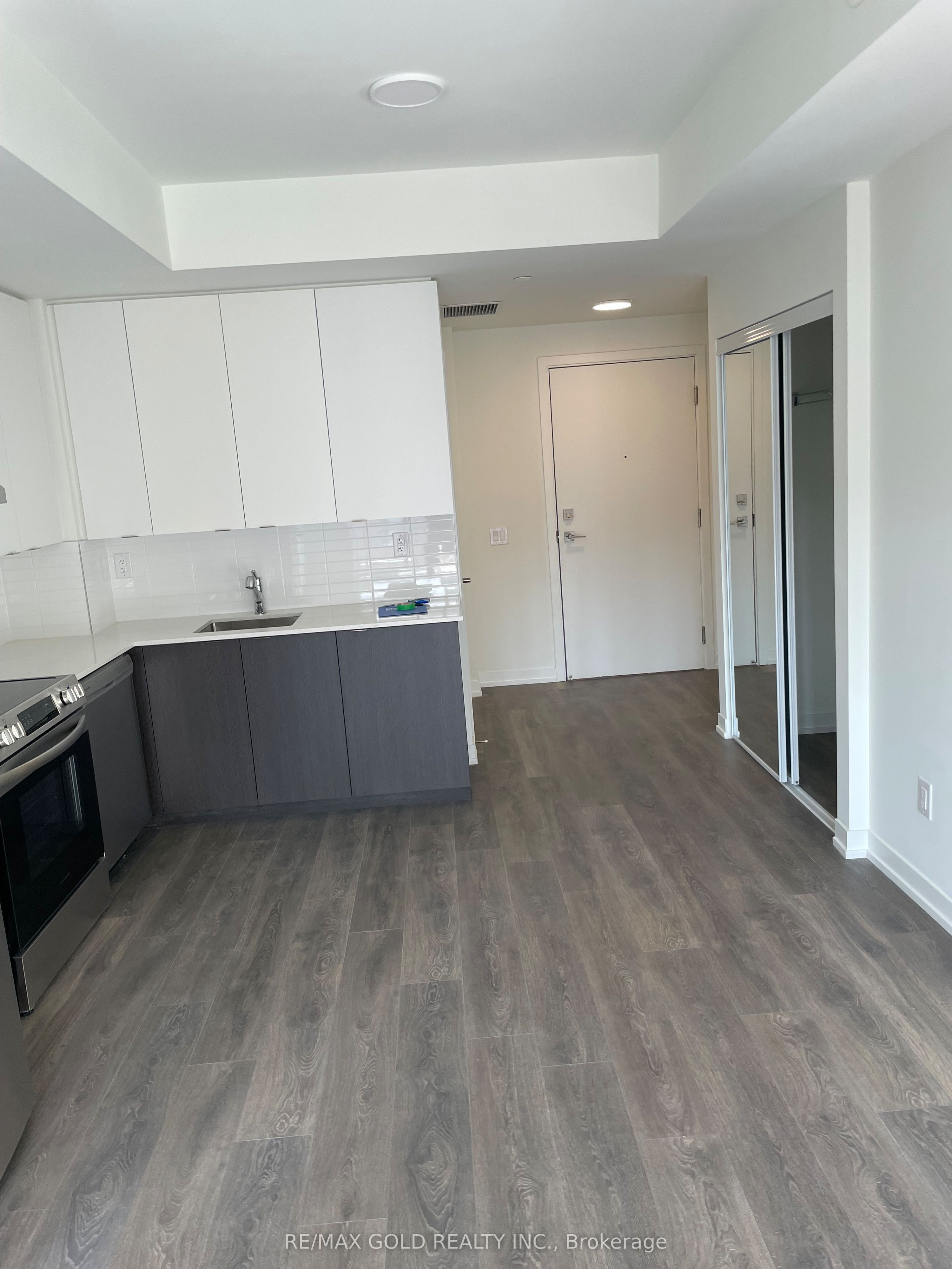 135 Canon  Jackson Drive 401, Toronto, ON M6M 0C3 photo 5