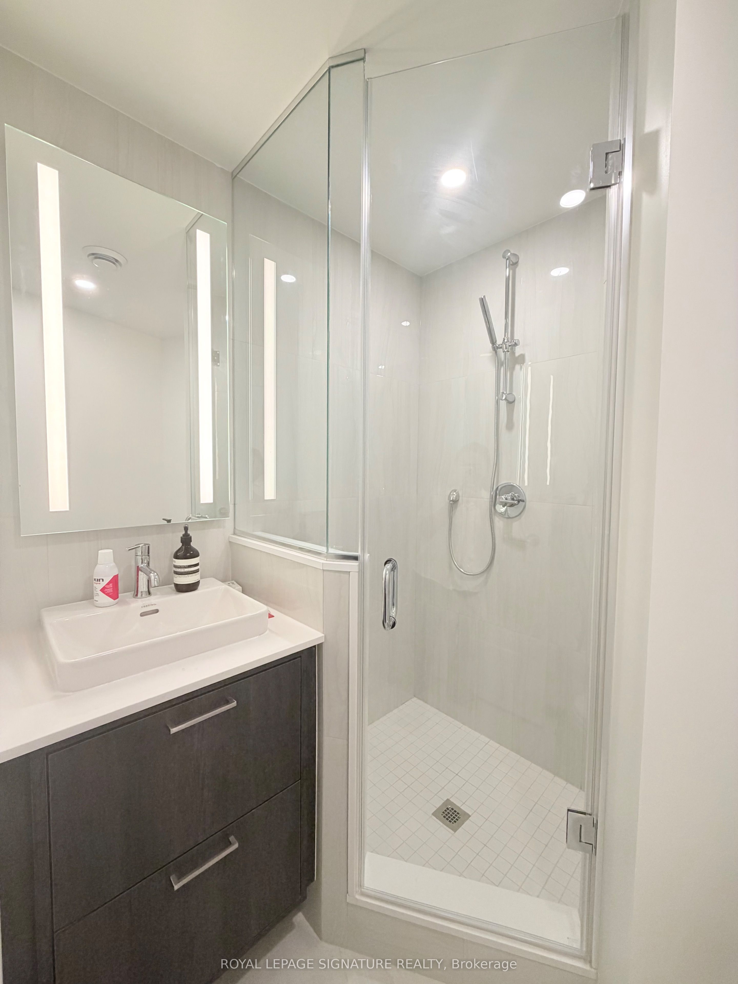 259 The Kingsway 301, Toronto, ON M9A 0G2 photo 5