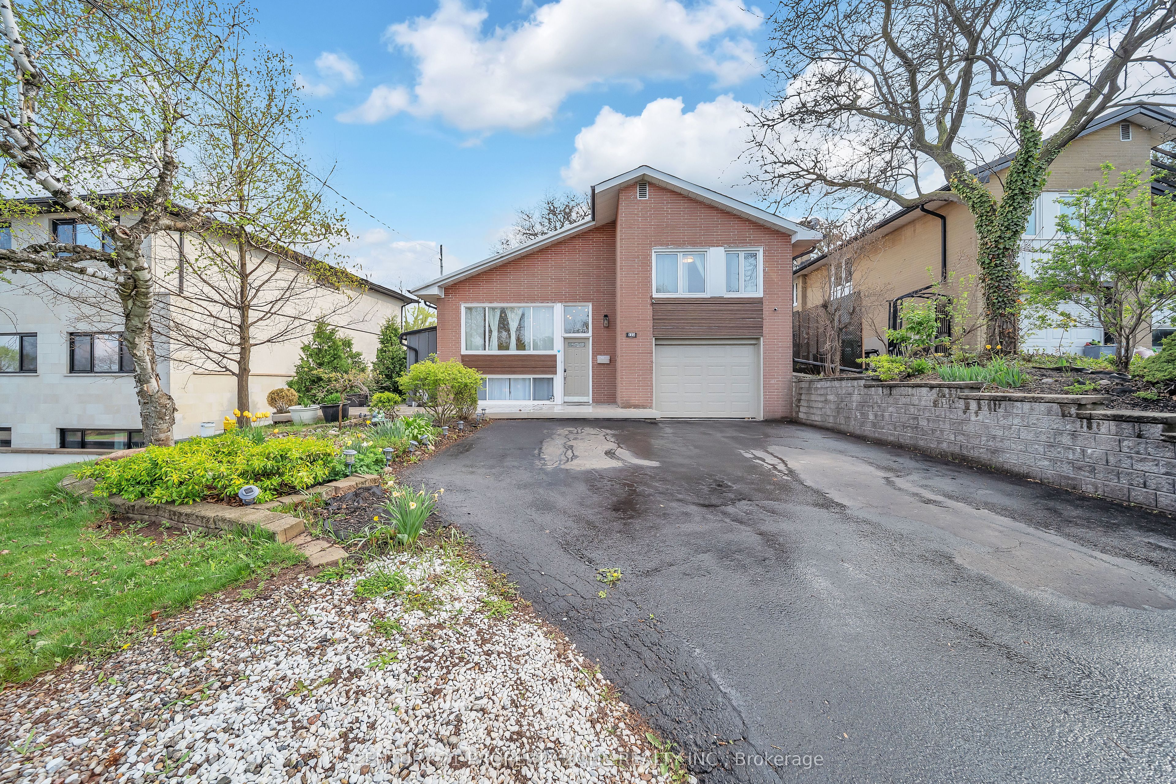 122 Vista Boulevard, Mississauga, ON L5M 1V9