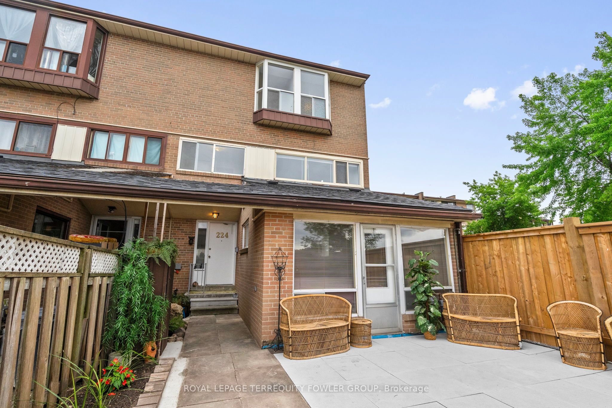 260 John Garland Boulevard 224, Toronto, ON M9V 1N8