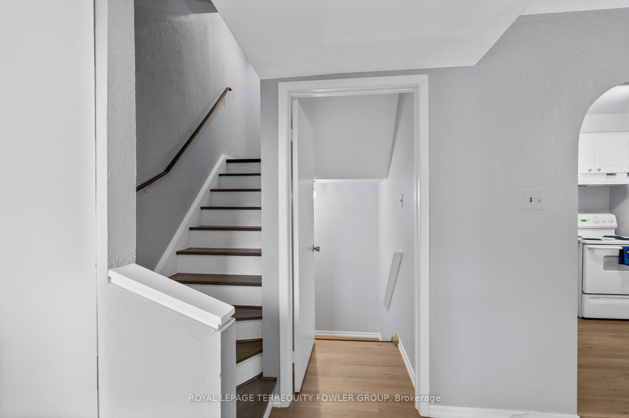 260 John Garland Boulevard 224, Toronto, ON M9V 1N8 photo 3