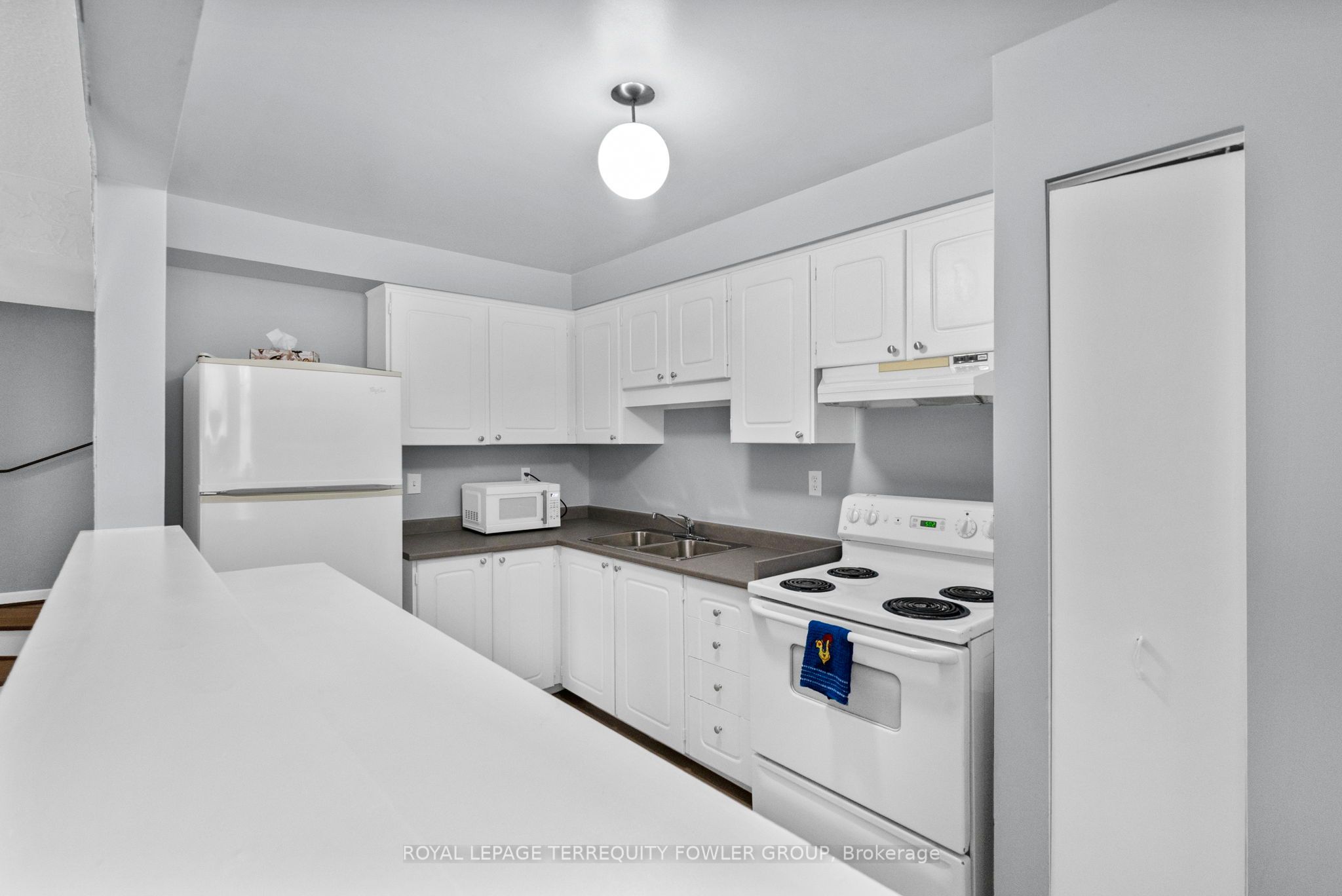 260 John Garland Boulevard 224, Toronto, ON M9V 1N8 photo 4
