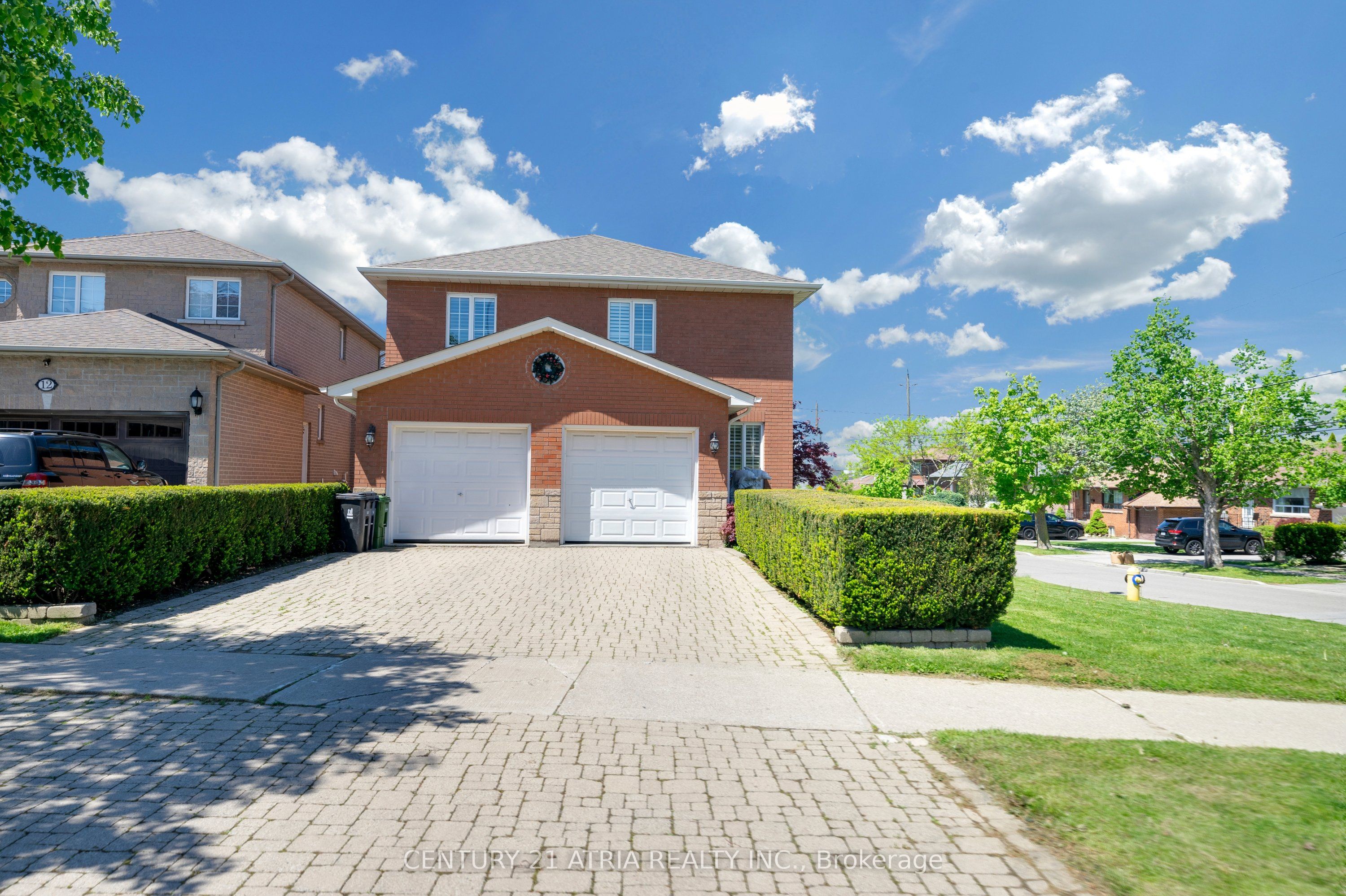 543 S Queens Drive, Toronto, ON M6L 1M9 photo 2