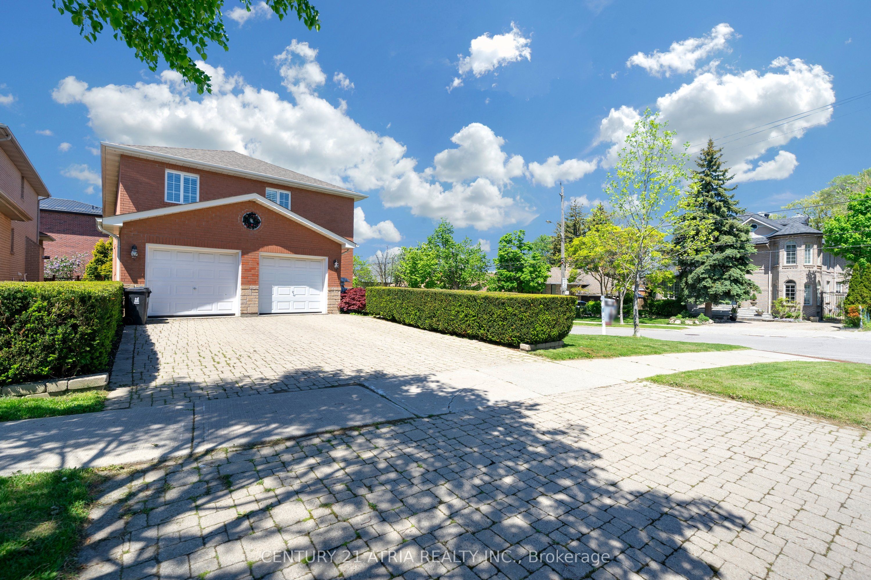543 S Queens Drive, Toronto, ON M6L 1M9 photo 3