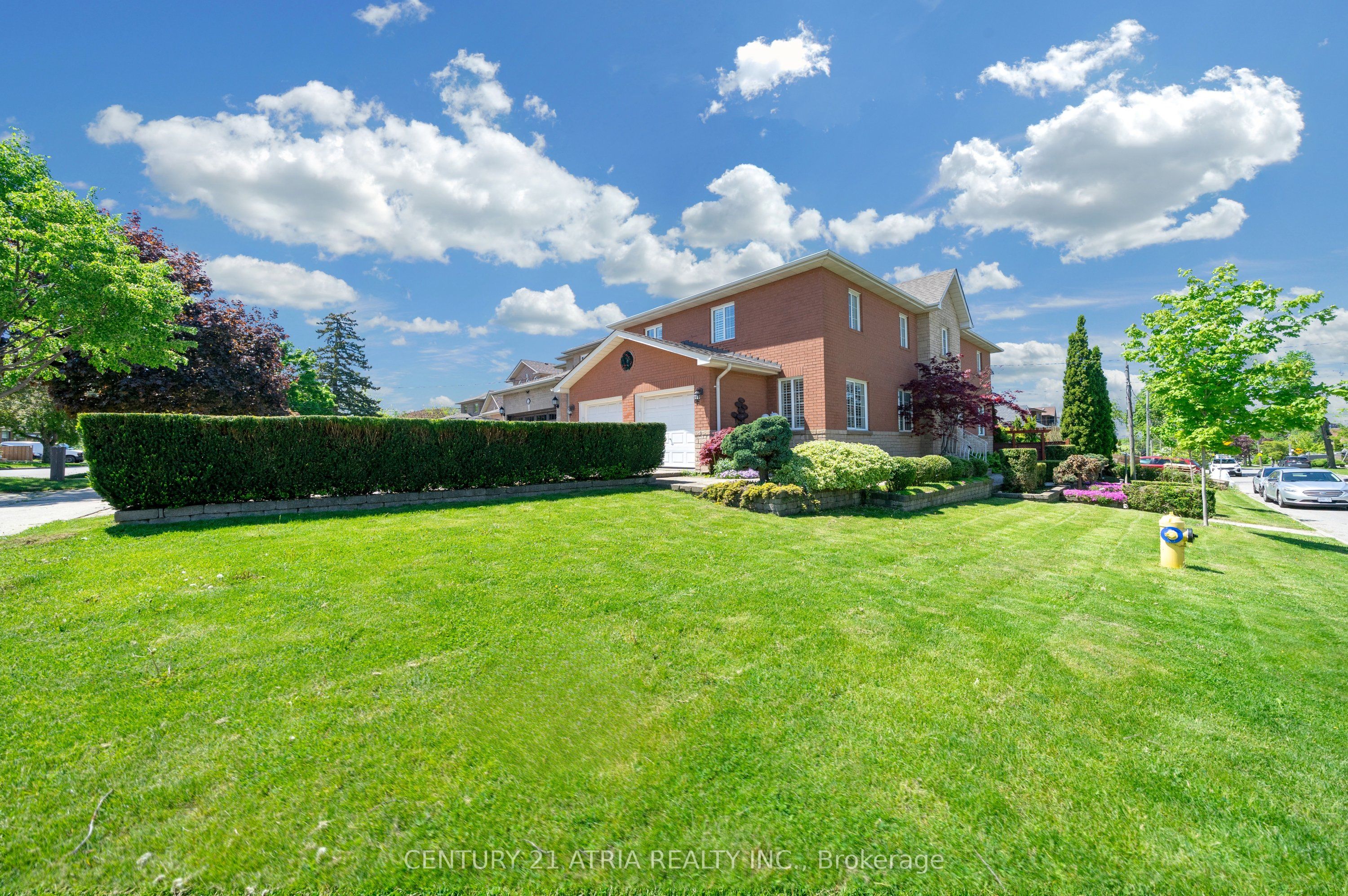 543 S Queens Drive, Toronto, ON M6L 1M9 photo 4