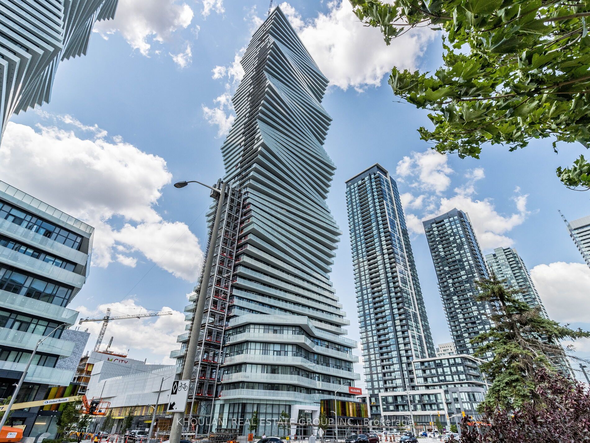 3900 Confederation Parkway 2212, Mississauga, ON L5B 0M3
