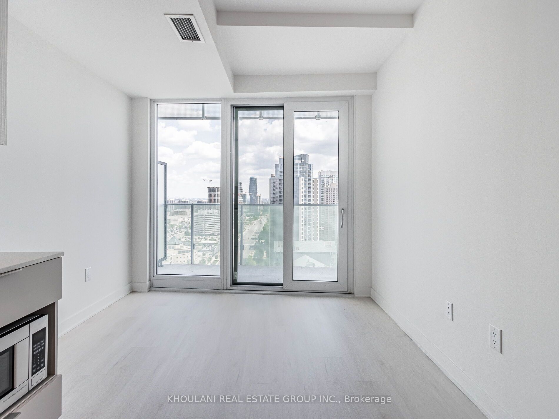 3900 Confederation Parkway 2212, Mississauga, ON L5B 0M3 photo 4