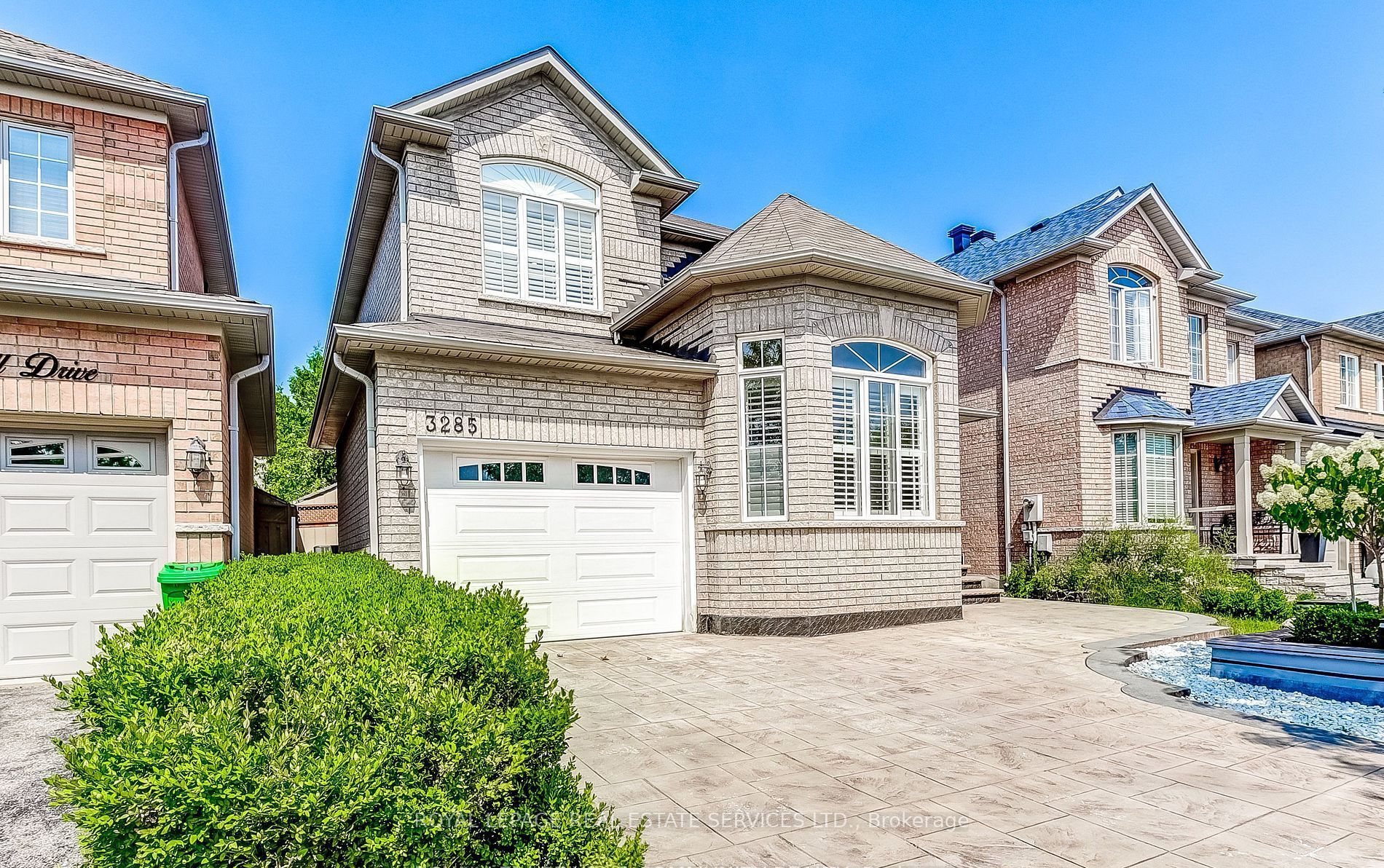 3285 McDowell Drive, Mississauga, ON L5M 6S1 photo 2