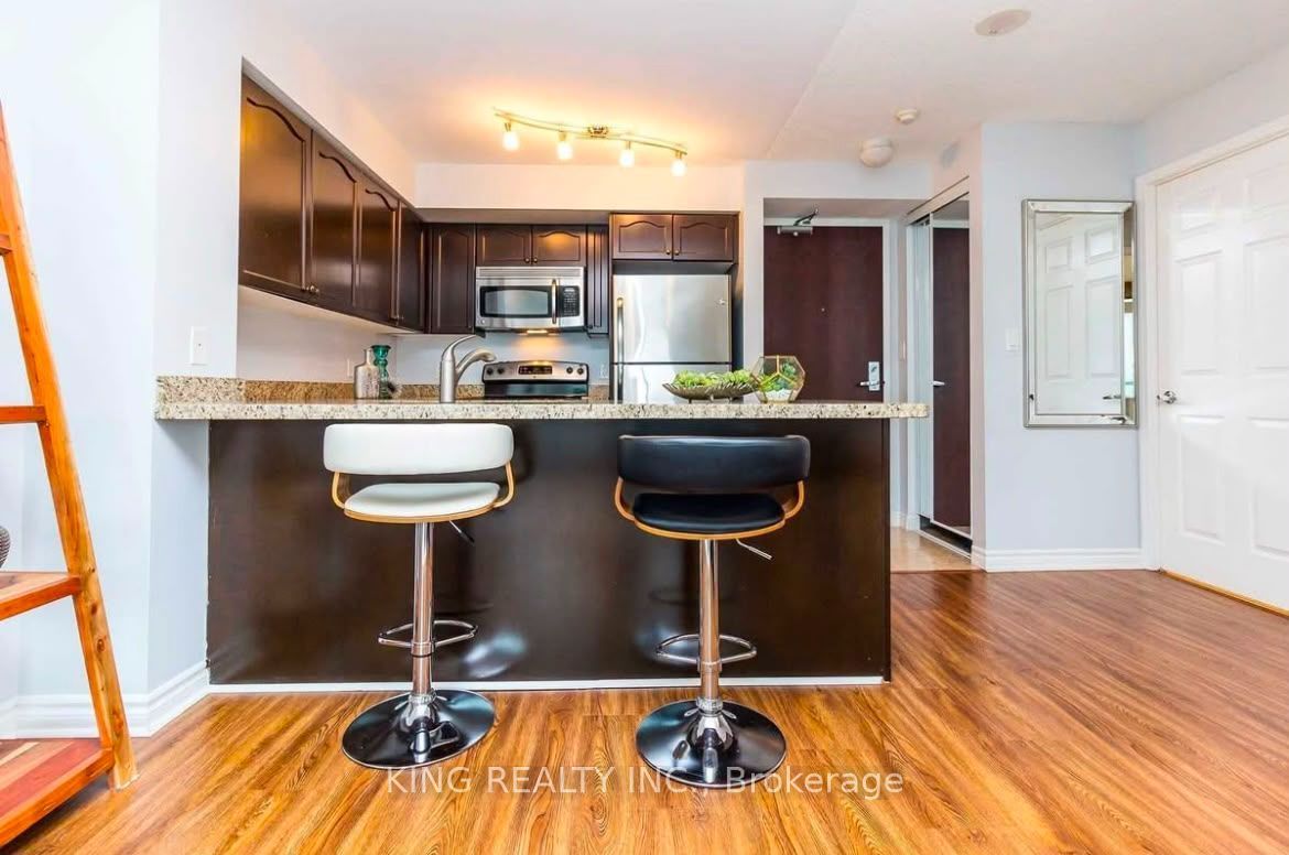 335 Rathburn Road W 1908, Mississauga, ON L5B 0C8 photo 5