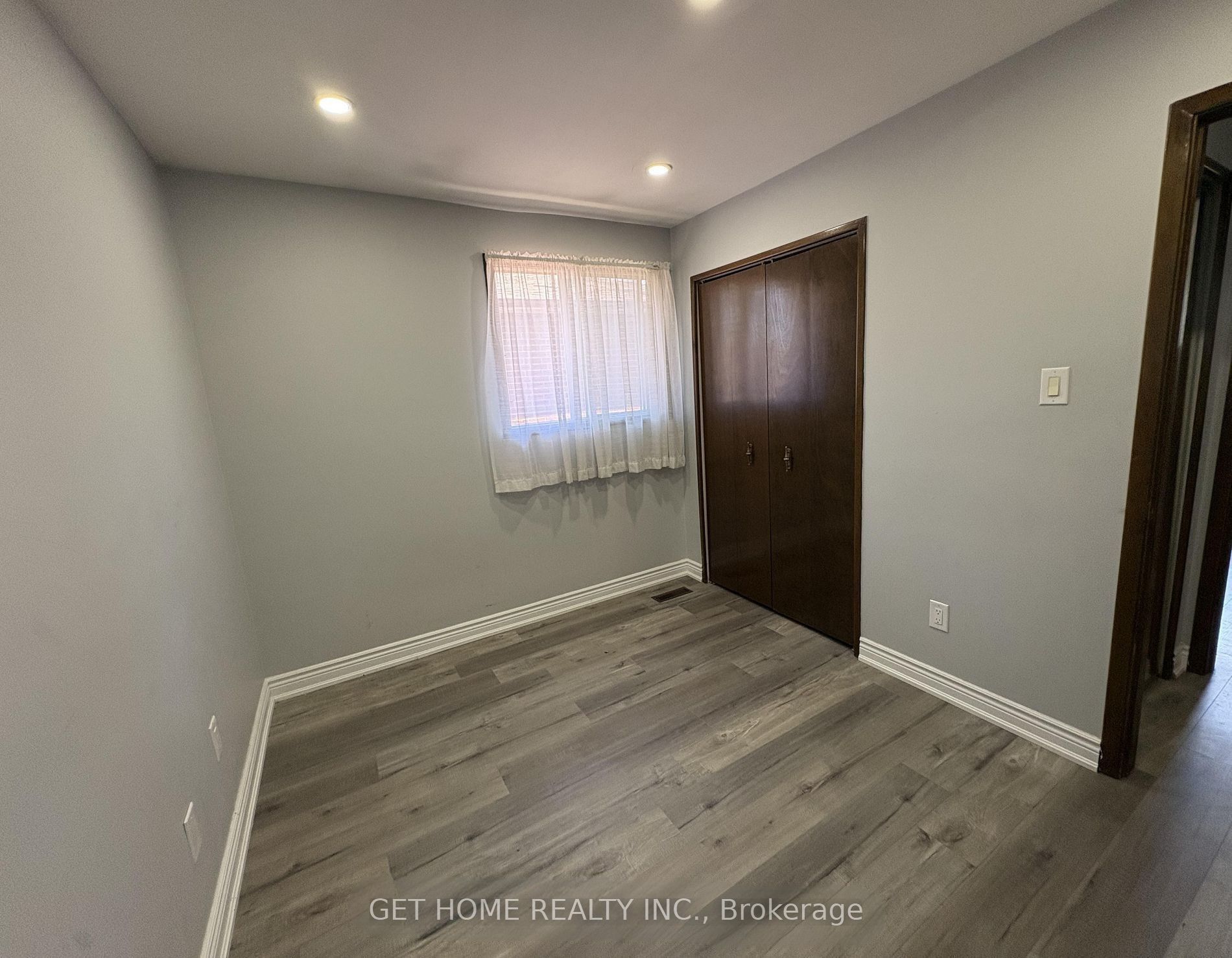 55 Major Oaks Drive #Main, Brampton, ON L6V 3K1 photo 4