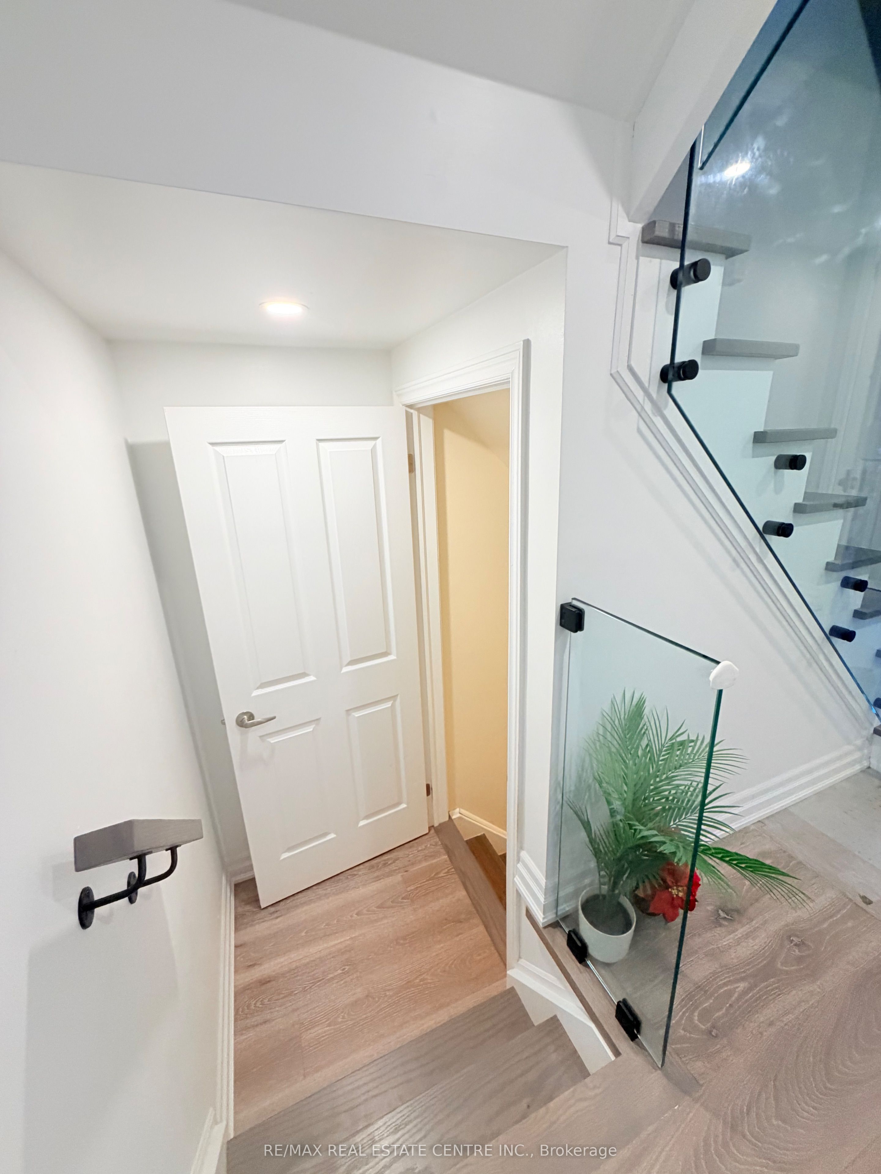 4679 Thomas Alton Boulevard, Burlington, ON L7M 0J7 photo 5