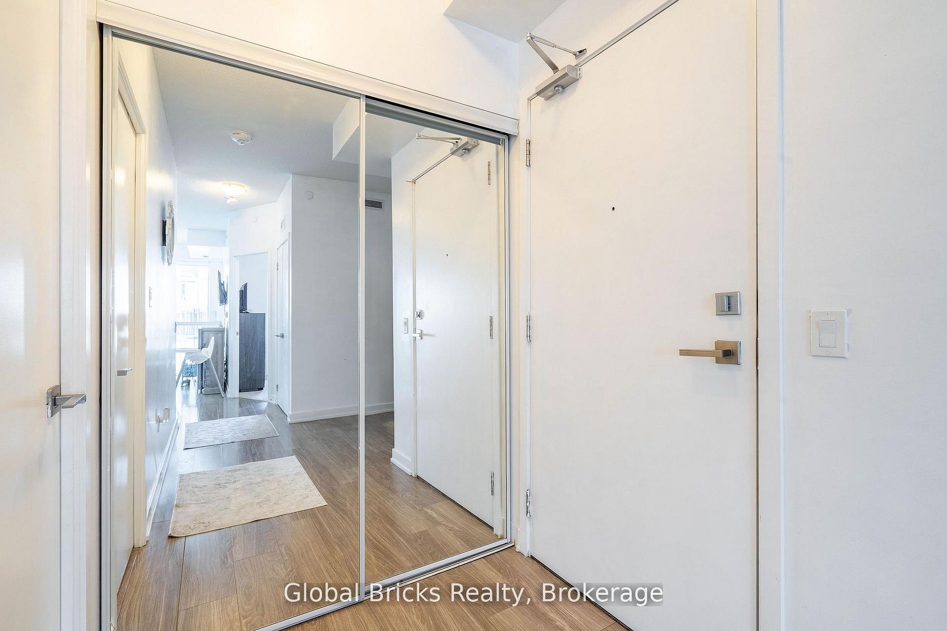 4085 Parkside Village Drive 1405, Mississauga, ON L5B 0K9 photo 5