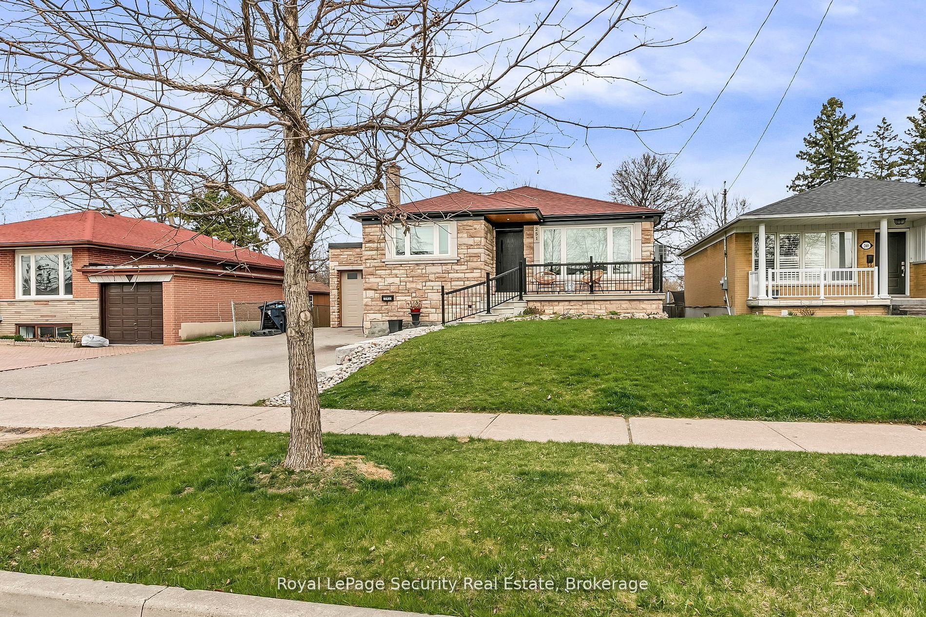 251 Thistle Down Boulevard, Toronto, ON M9V 1K6 photo 3