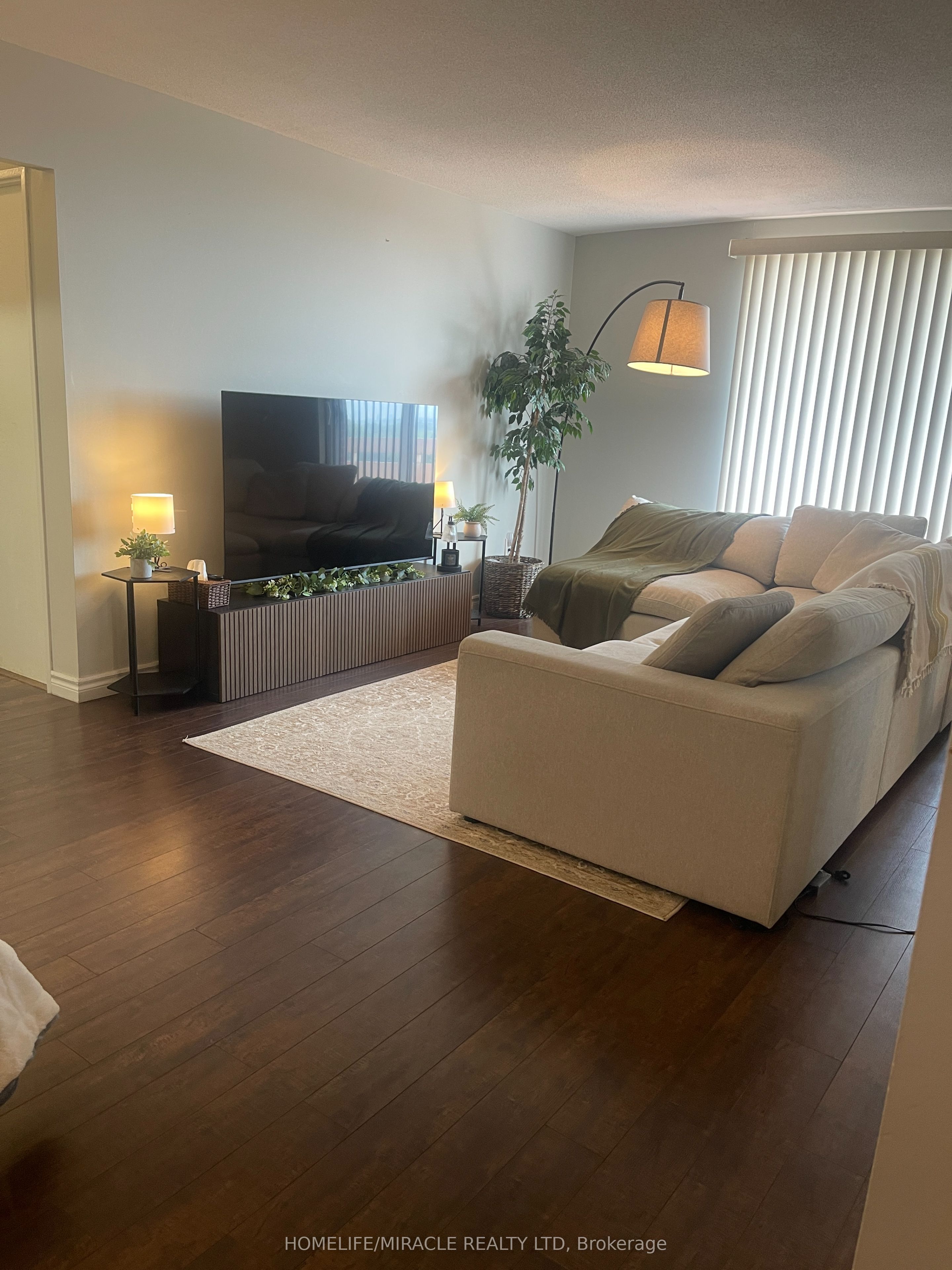 3555 DERRY Road E 810, Mississauga, ON L4T 1B2