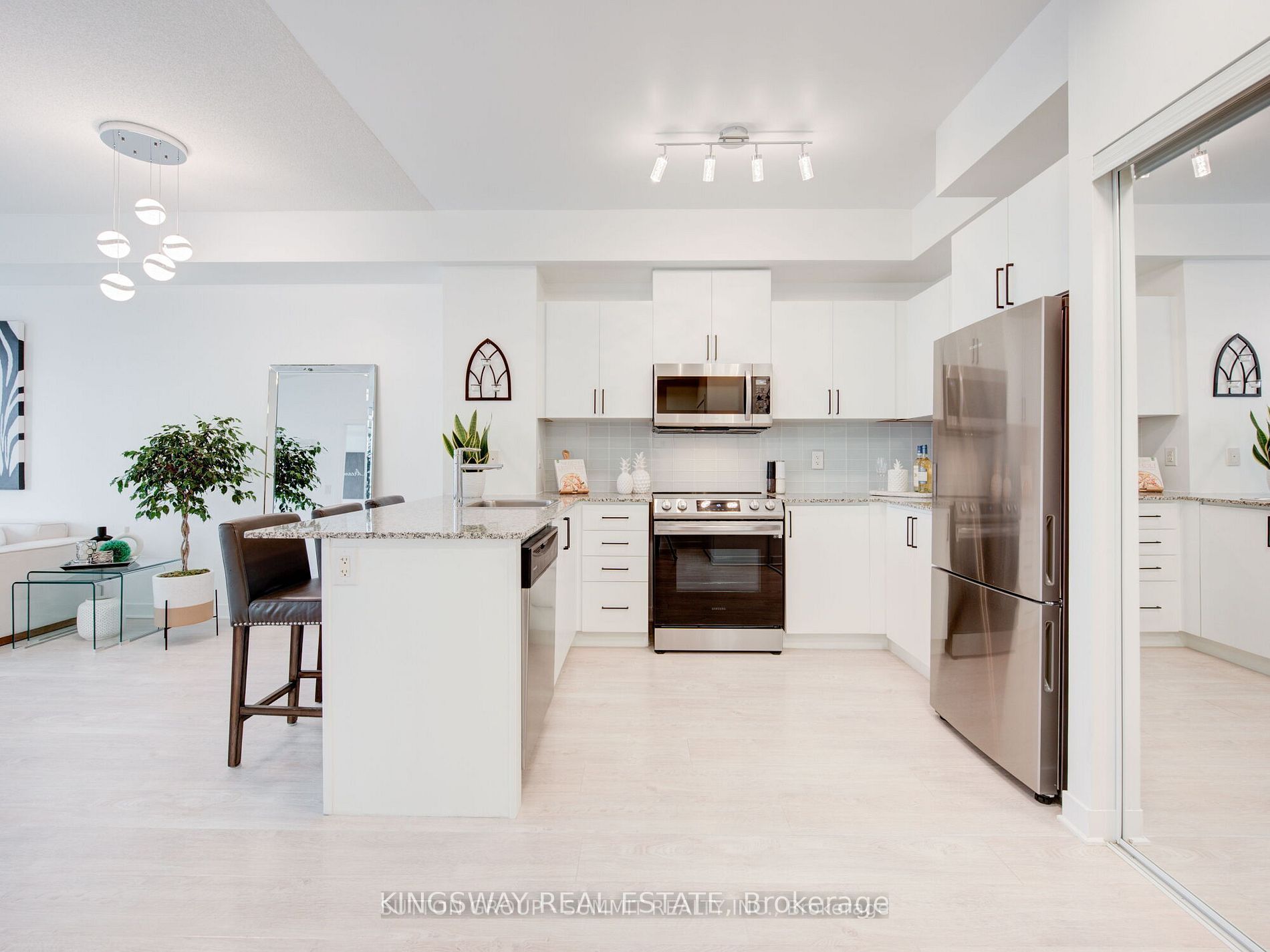 360 Square One Drive 2606, Mississauga, ON L5B 0G7 photo 4