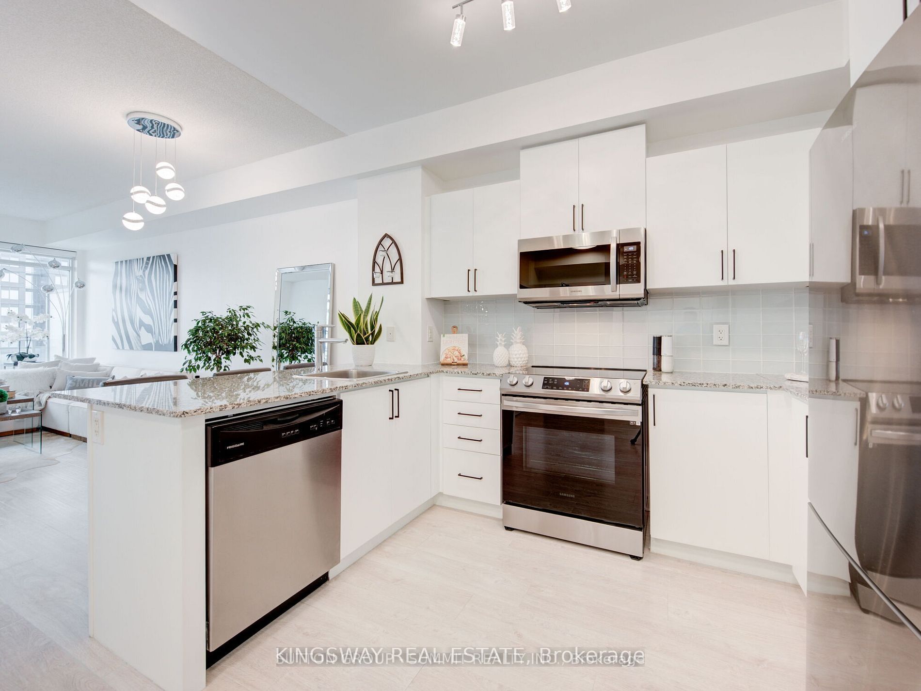 360 Square One Drive 2606, Mississauga, ON L5B 0G7 photo 5