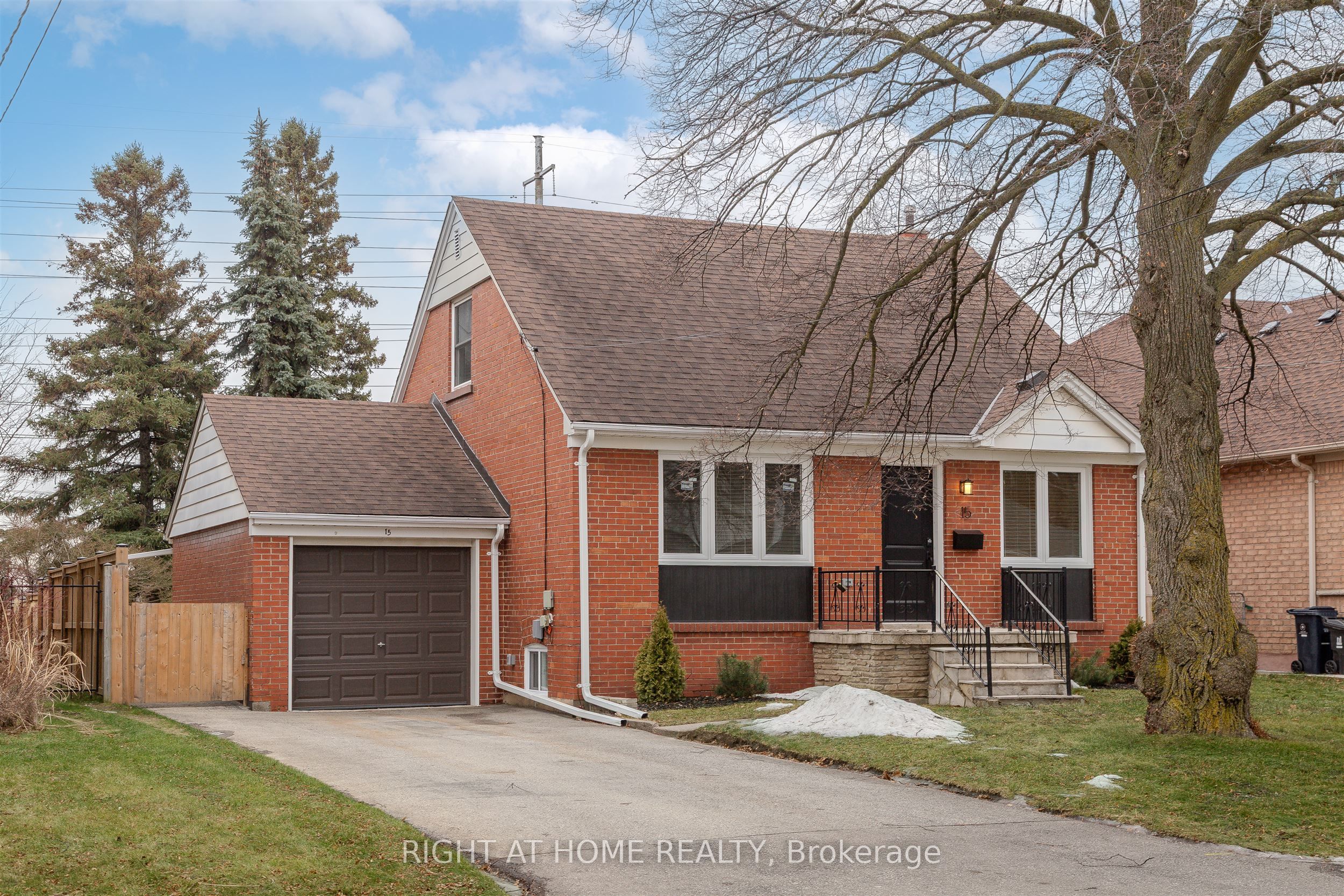 15 Elford Boulevard, Toronto, ON M8Z 2L3