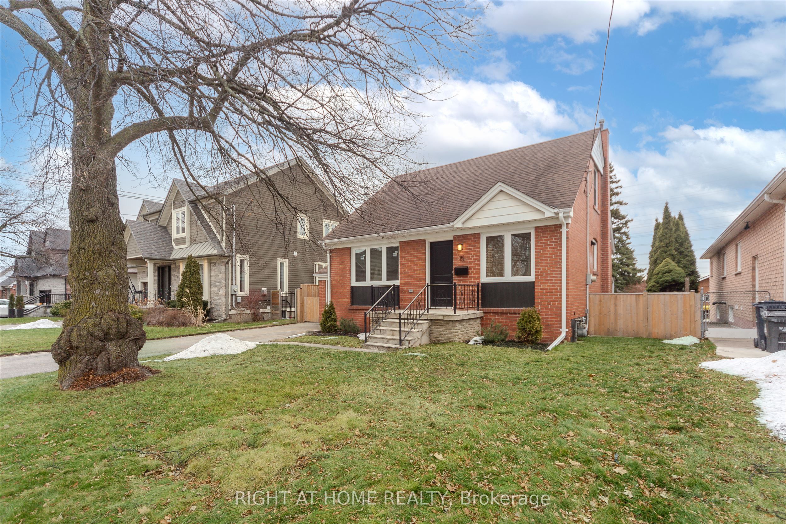 15 Elford Boulevard, Toronto, ON M8Z 2L3 photo 2