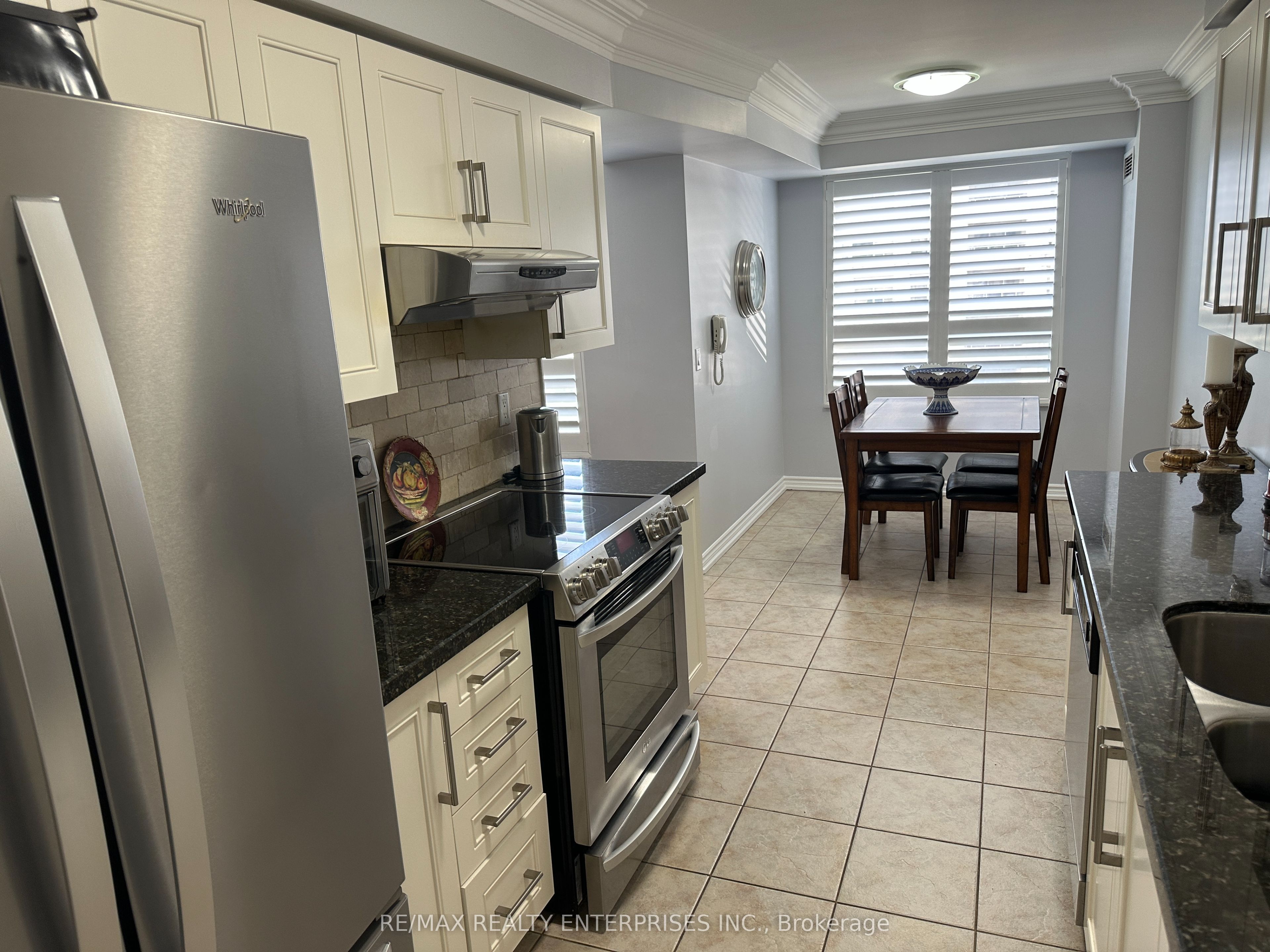 35 Kingsbridge Garden Circle W 711, Mississauga, ON L5R 3Z5 photo 5