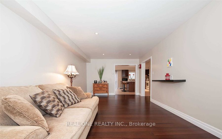 2307 Saddlecreek Crescent, Oakville, ON L6M 5J6 photo 5