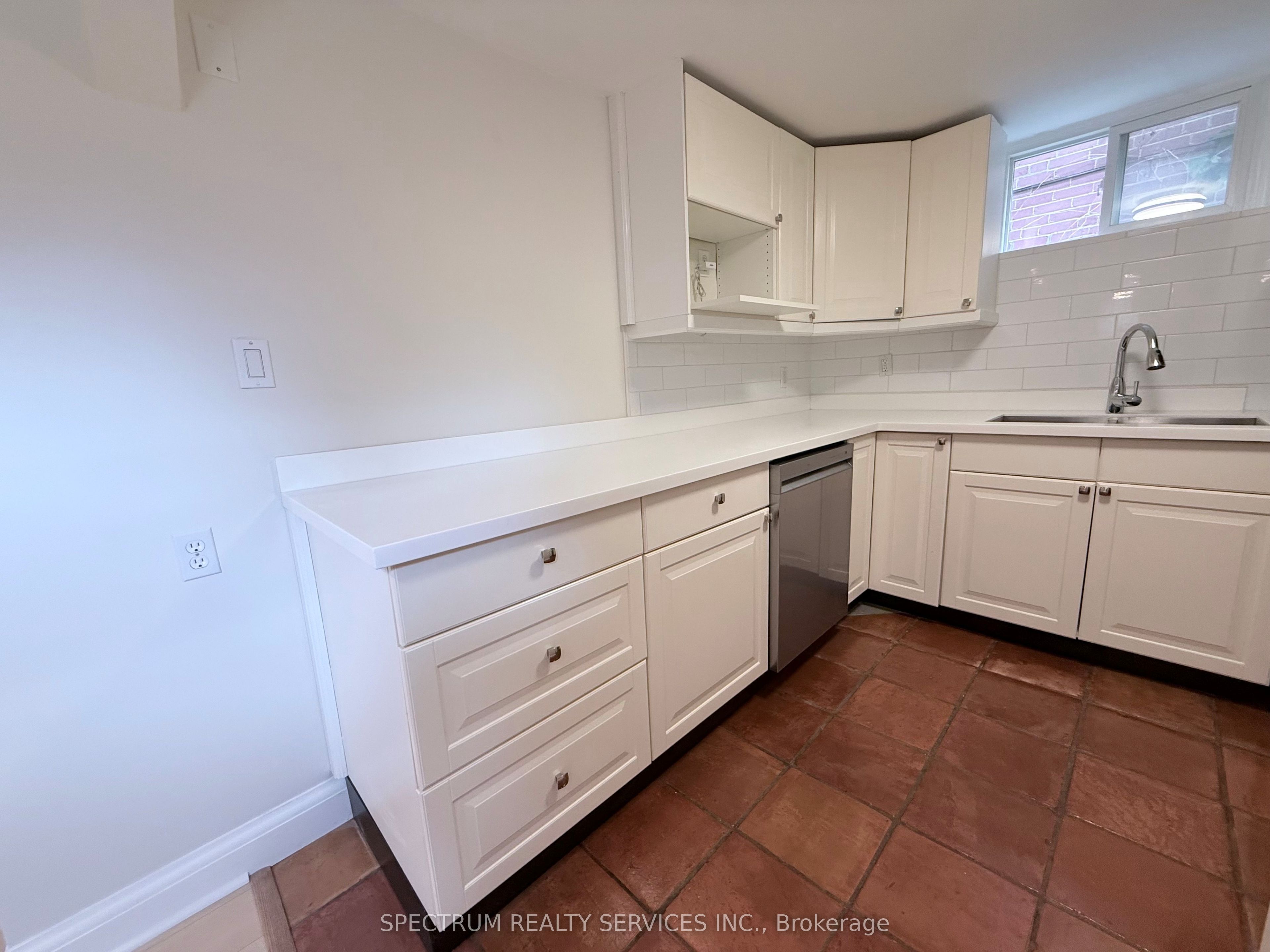 172 Queenslea Avenue Lower, Toronto, ON M9N 2L3 photo 4