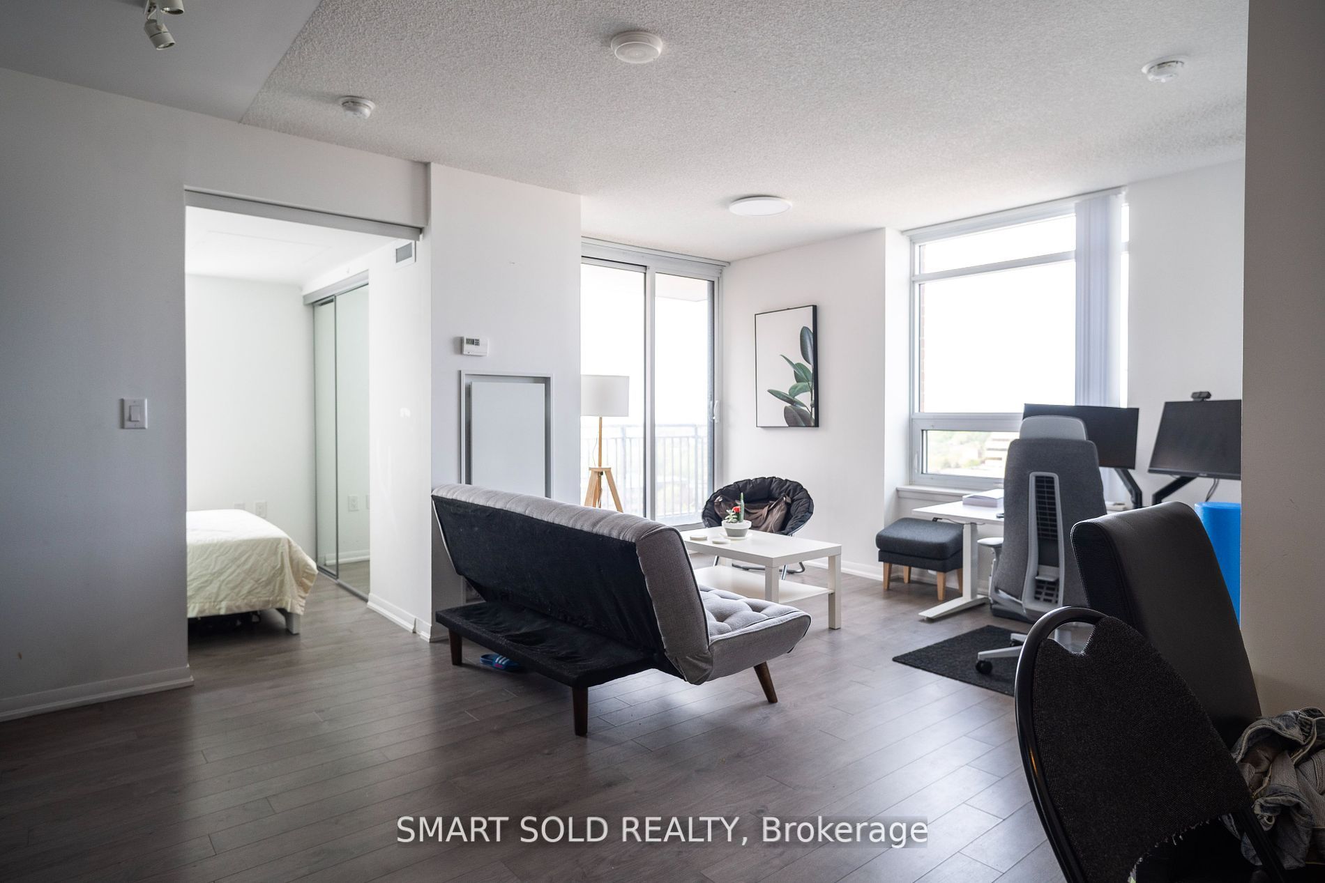 3091 Dufferin Street 1212, Toronto, ON M6A 0C4 photo 3