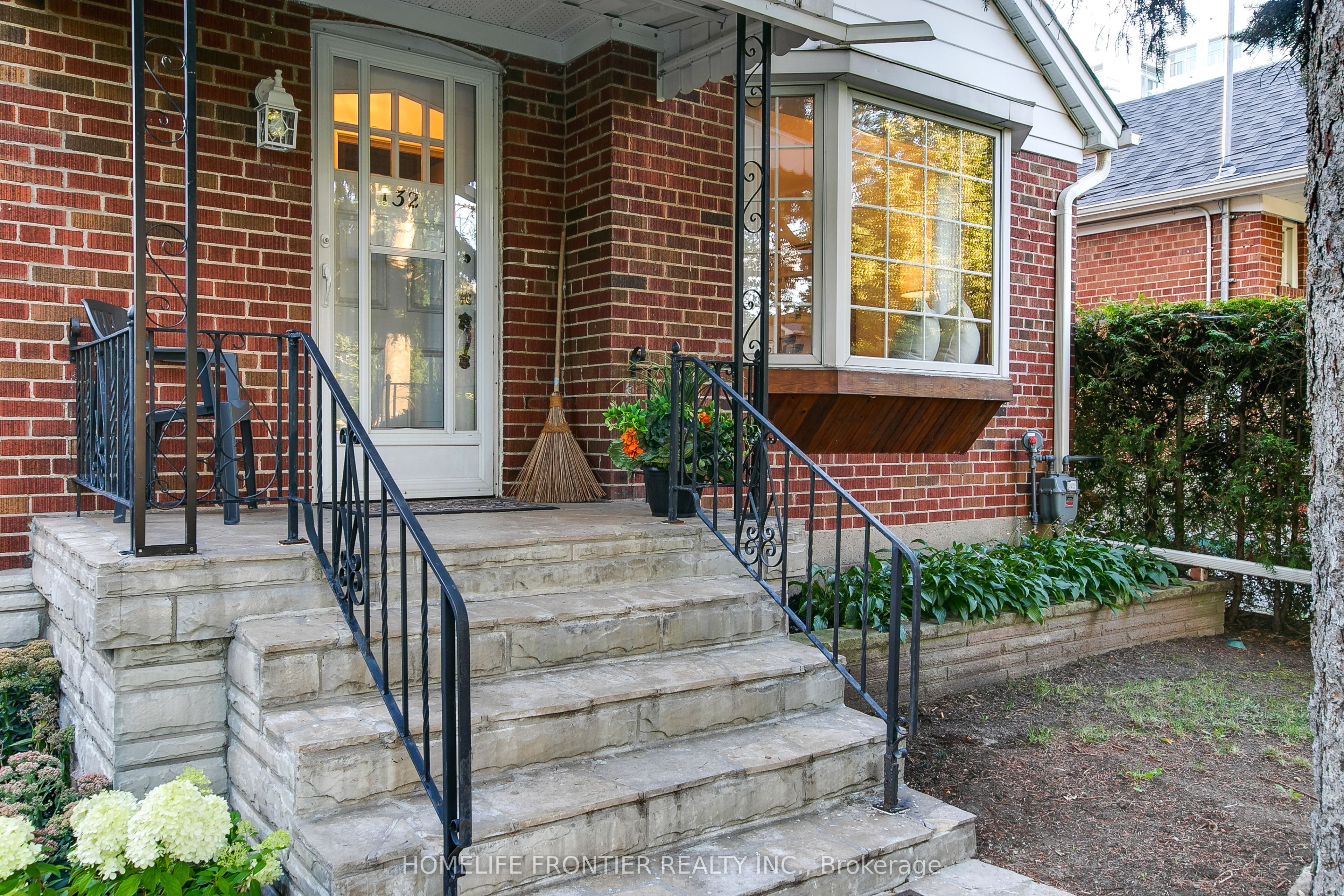 132 Wesley Street, Toronto, ON M8Y 2X1 photo 2