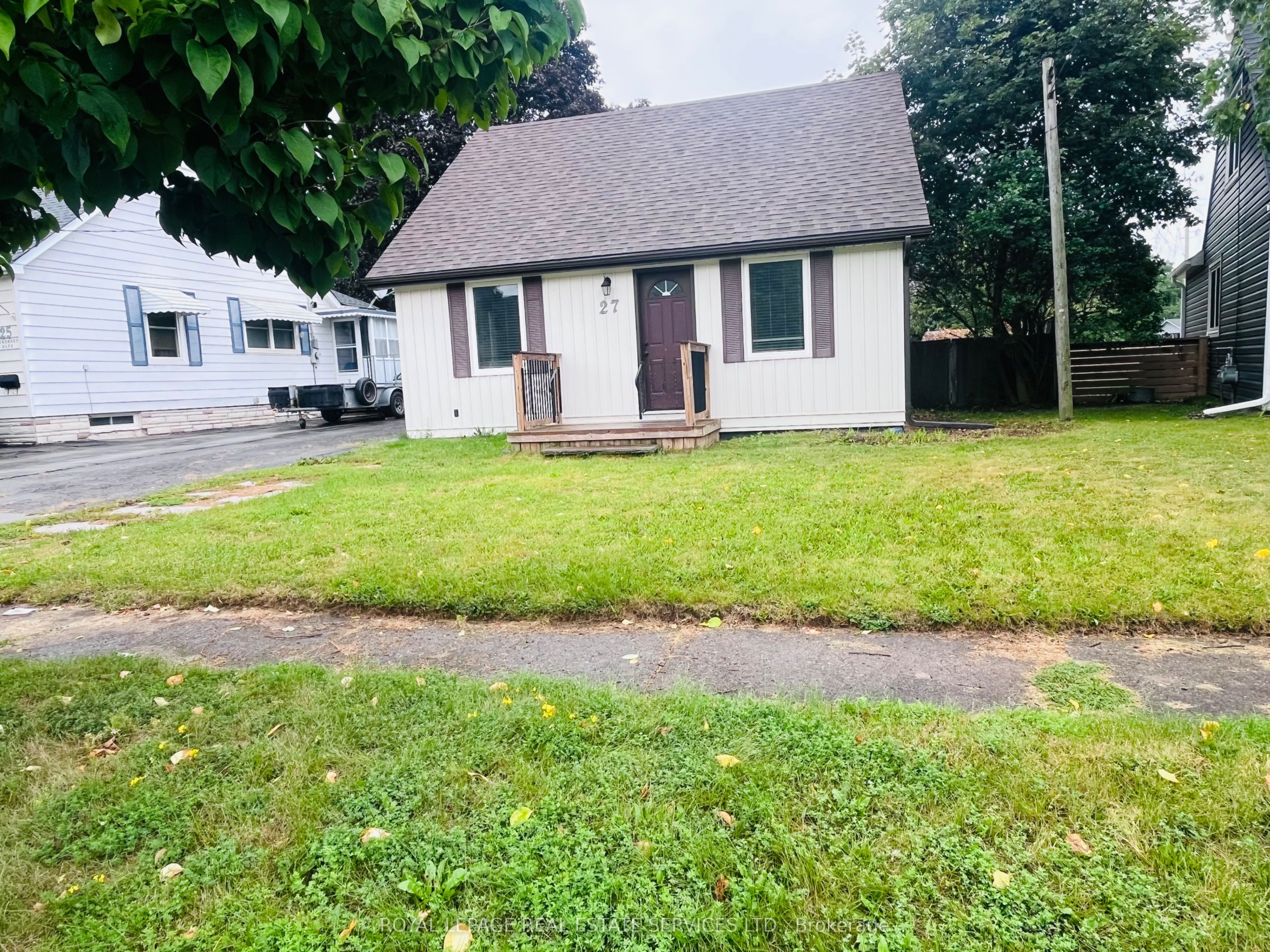 27 Normandy Boulevard, Halton Hills, ON L7G 1V9 photo 2