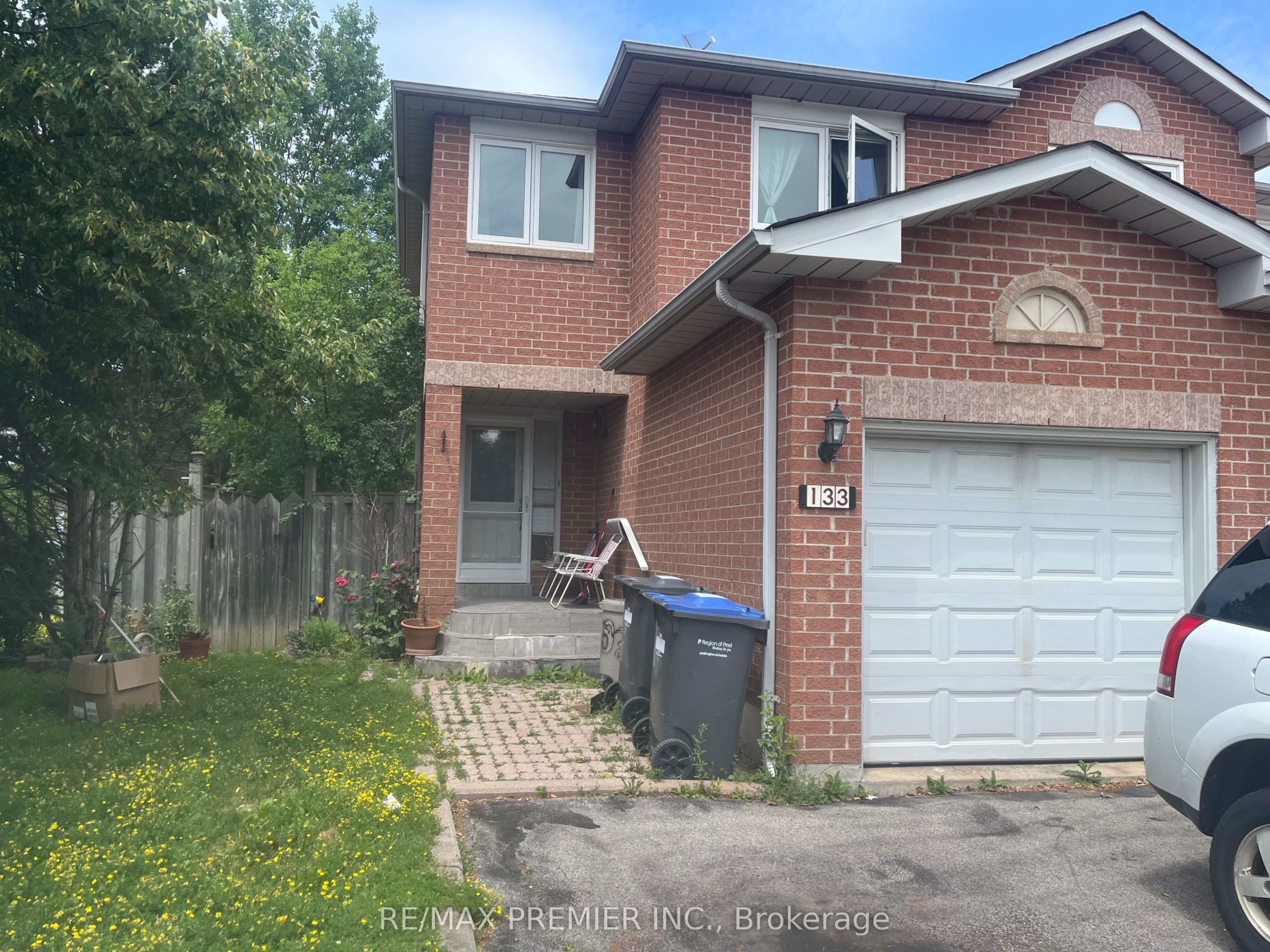 133 Saddletree Trail N, Brampton, ON L6X 4M9 photo 2