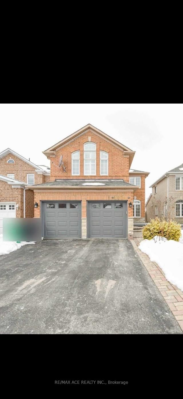 1079 Bluehorn Boulevard Main, Mississauga, ON L5V 2J9