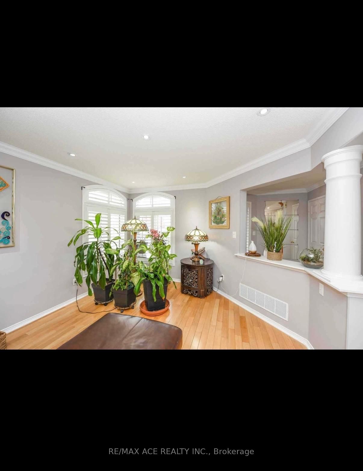 1079 Bluehorn Boulevard Main, Mississauga, ON L5V 2J9 photo 3