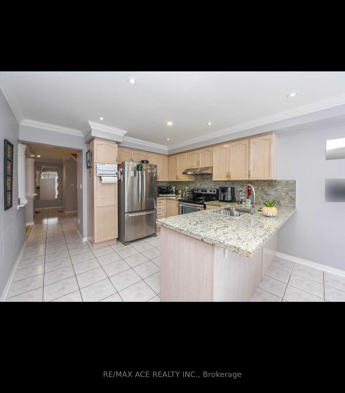 1079 Bluehorn Boulevard Main, Mississauga, ON L5V 2J9 photo 5