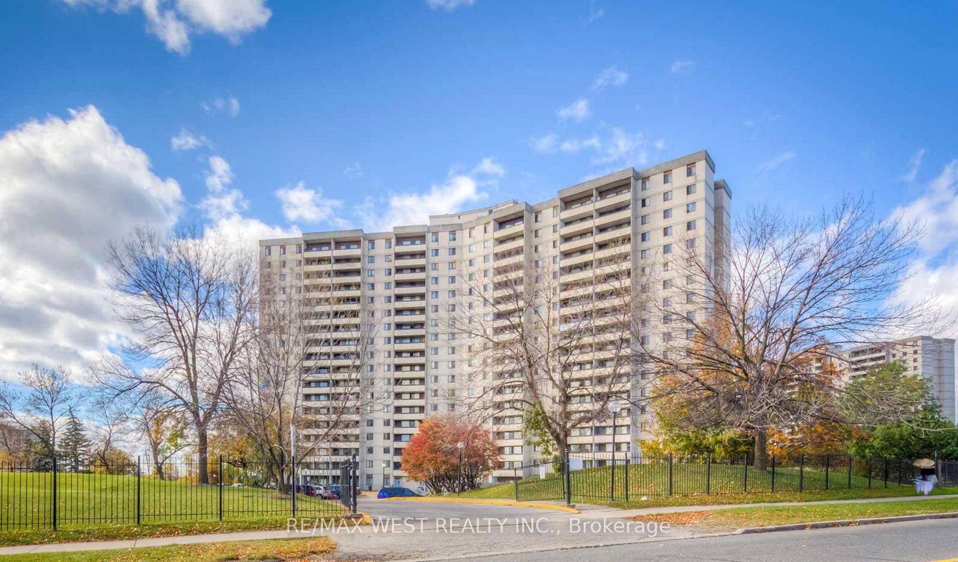 5 San Romano Way 1510, Toronto, ON M3N 2Y4