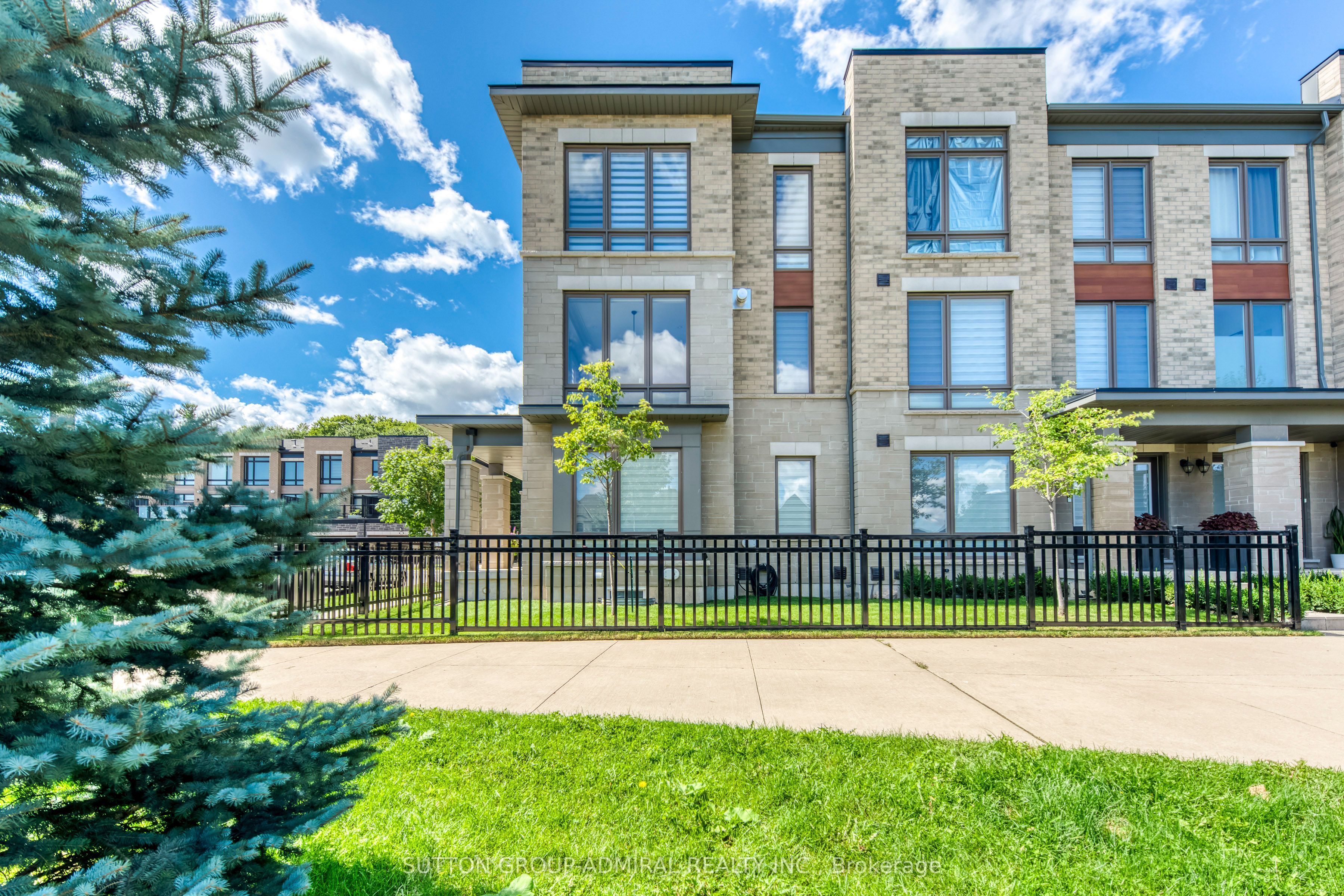 2481 Badger Crescent 1, Oakville, ON L6M 5M1 photo 2