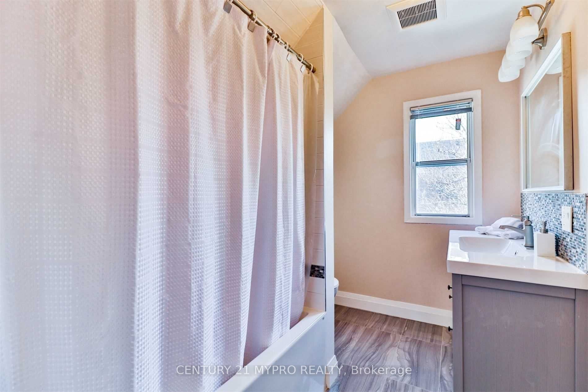 1111 Dufferin Street, Toronto, ON M6H 4B5 photo 3