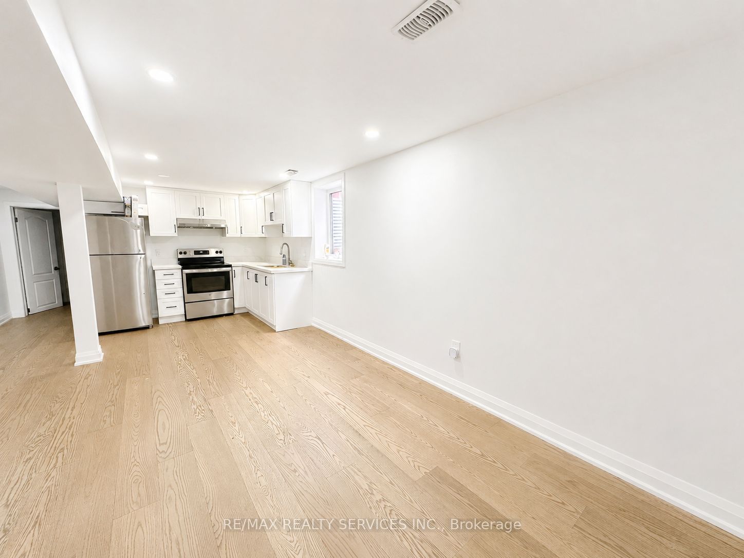 32 Trewartha Crescent BSMT, Brampton, ON L6Z 1X4 photo 2
