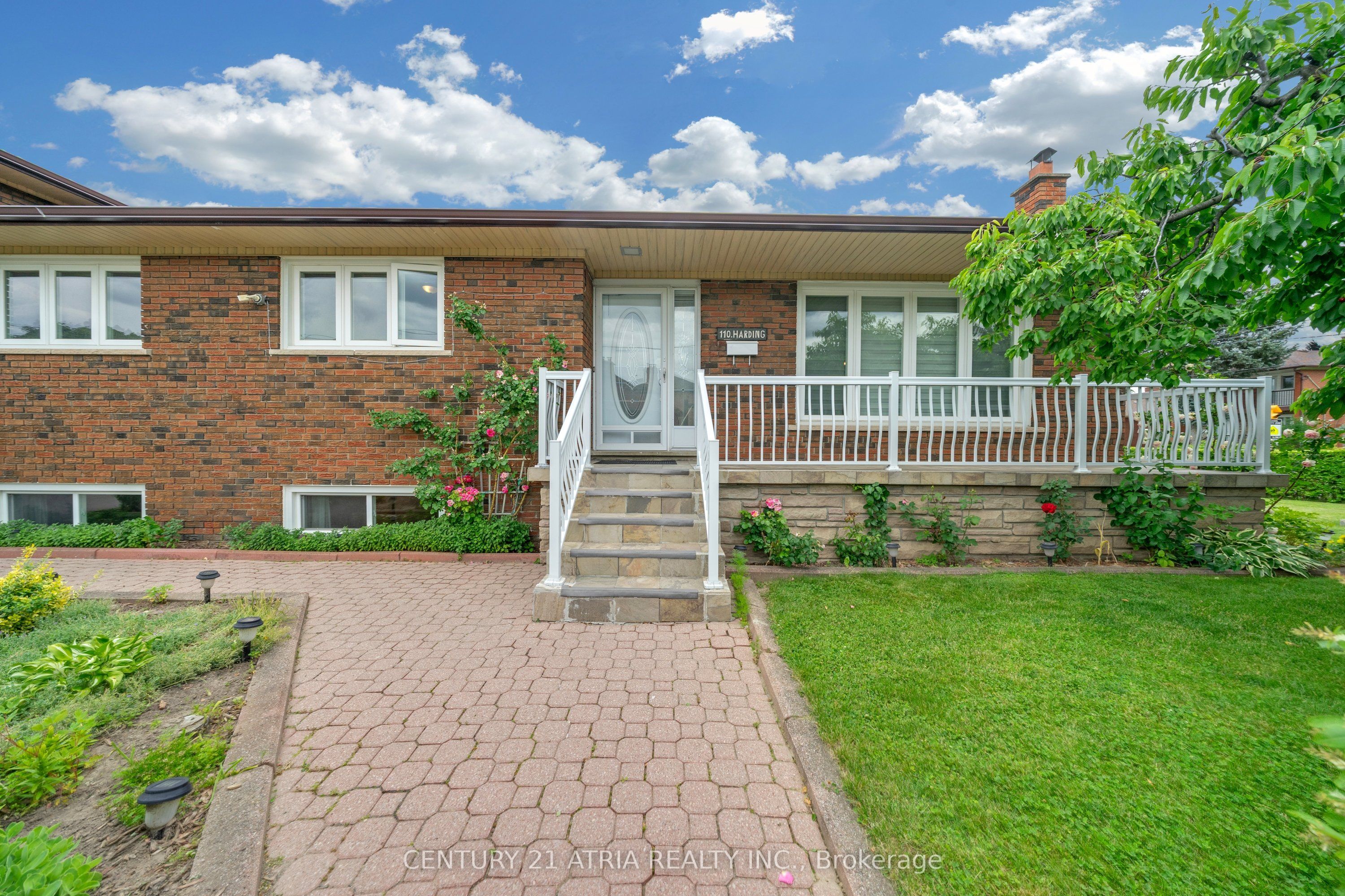 110 Harding Avenue, Toronto, ON M6M 3A6 photo 3