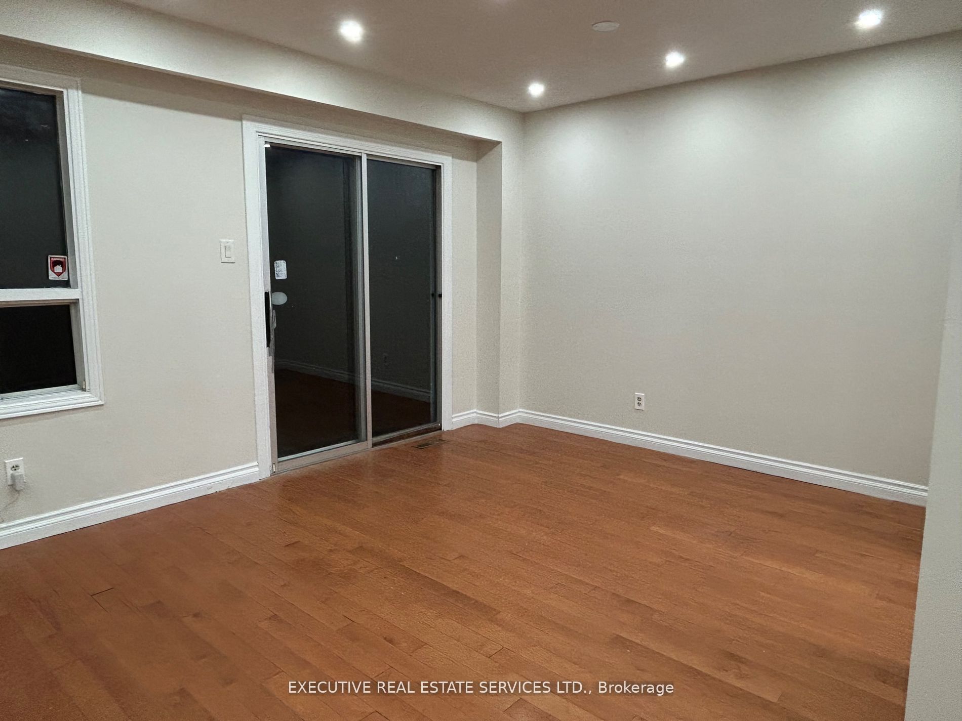 90 Primrose Crescent, Brampton, ON L6Z 1E3 photo 2