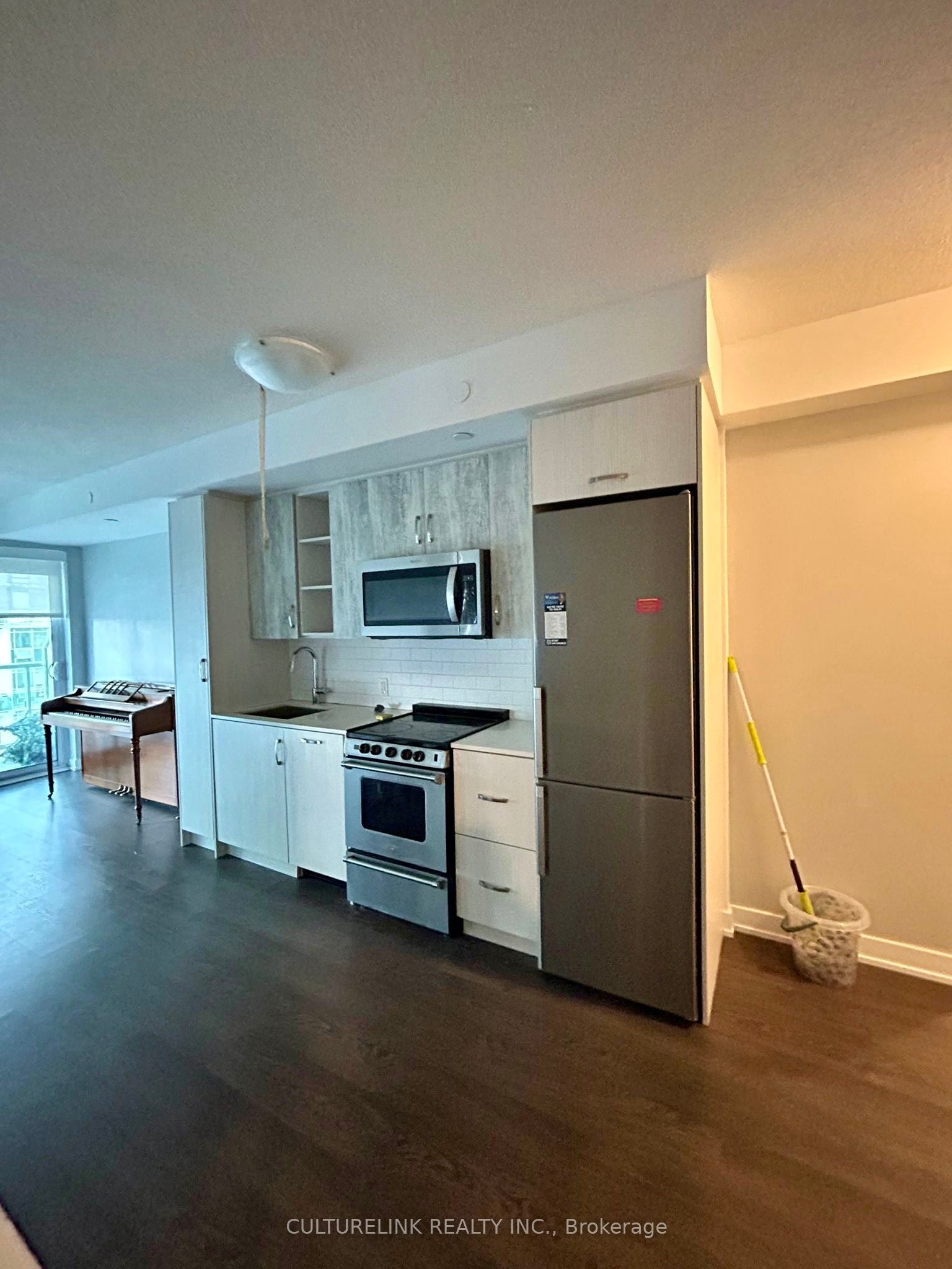 251 Manitoba Street 602, Toronto, ON M8Y 0C7