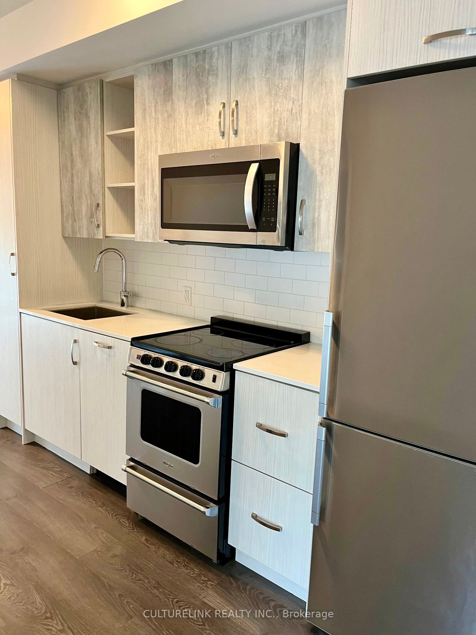 251 Manitoba Street 602, Toronto, ON M8Y 0C7 photo 2