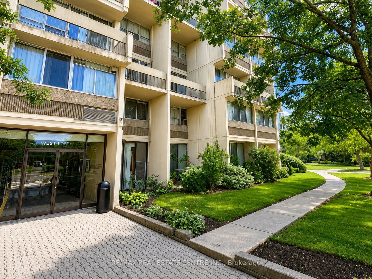 1300 Marlborough Court 516, Oakville, ON L6H 2S2 photo 3