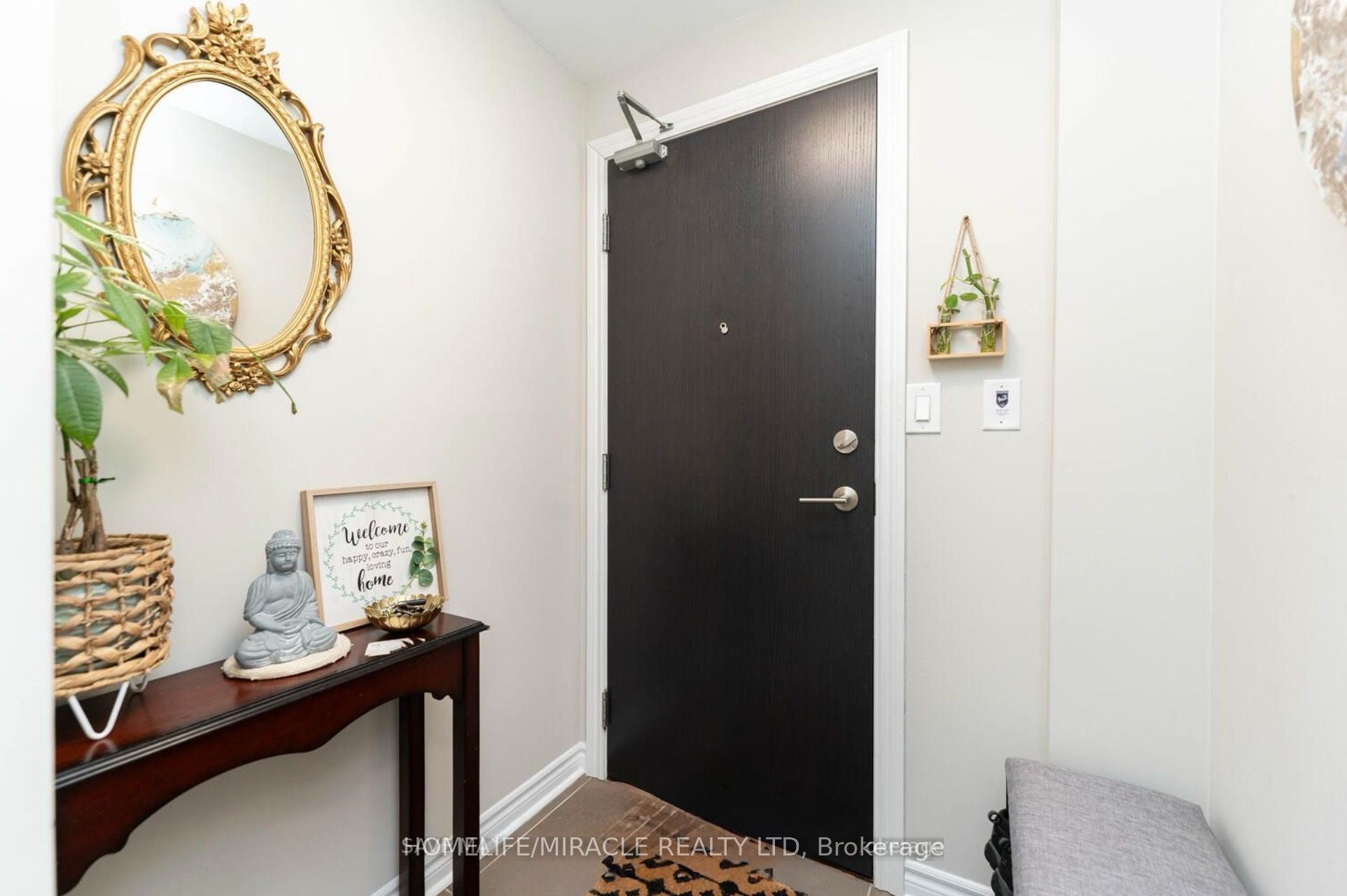 3504 Hurontario Street 1702, Mississauga, ON L5B 0B9 photo 2