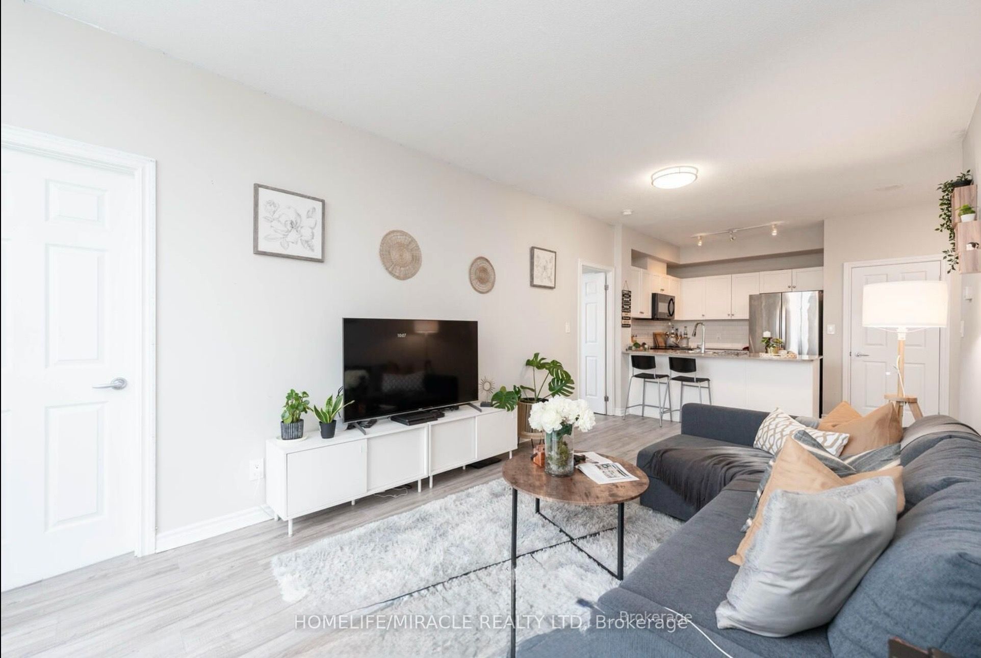 3504 Hurontario Street 1702, Mississauga, ON L5B 0B9 photo 3