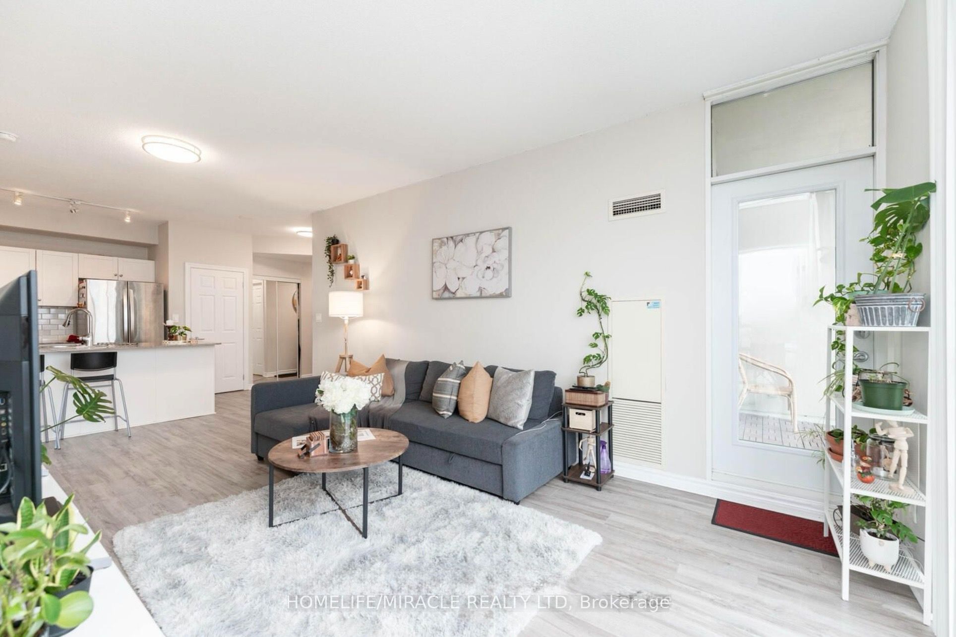 3504 Hurontario Street 1702, Mississauga, ON L5B 0B9 photo 4