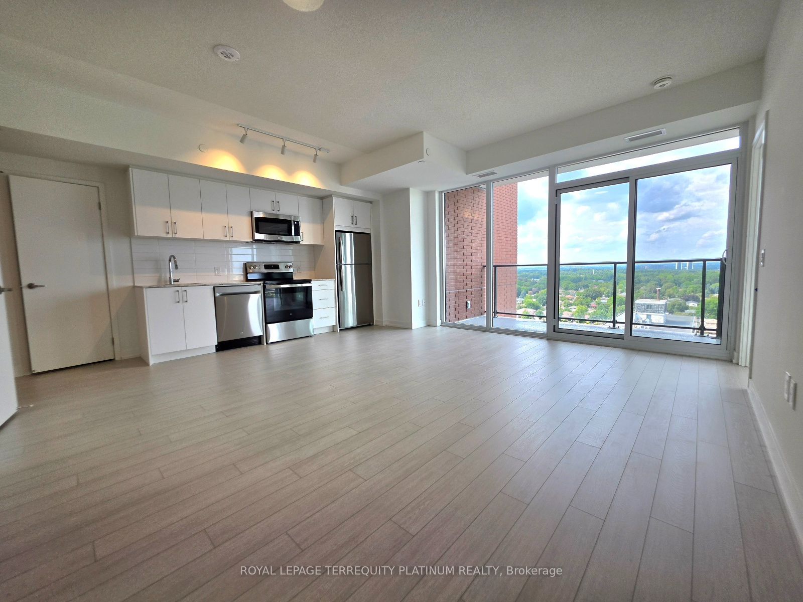 4010 Eglinton Avenue W 1721, Toronto, ON M9A 0G5 photo 2