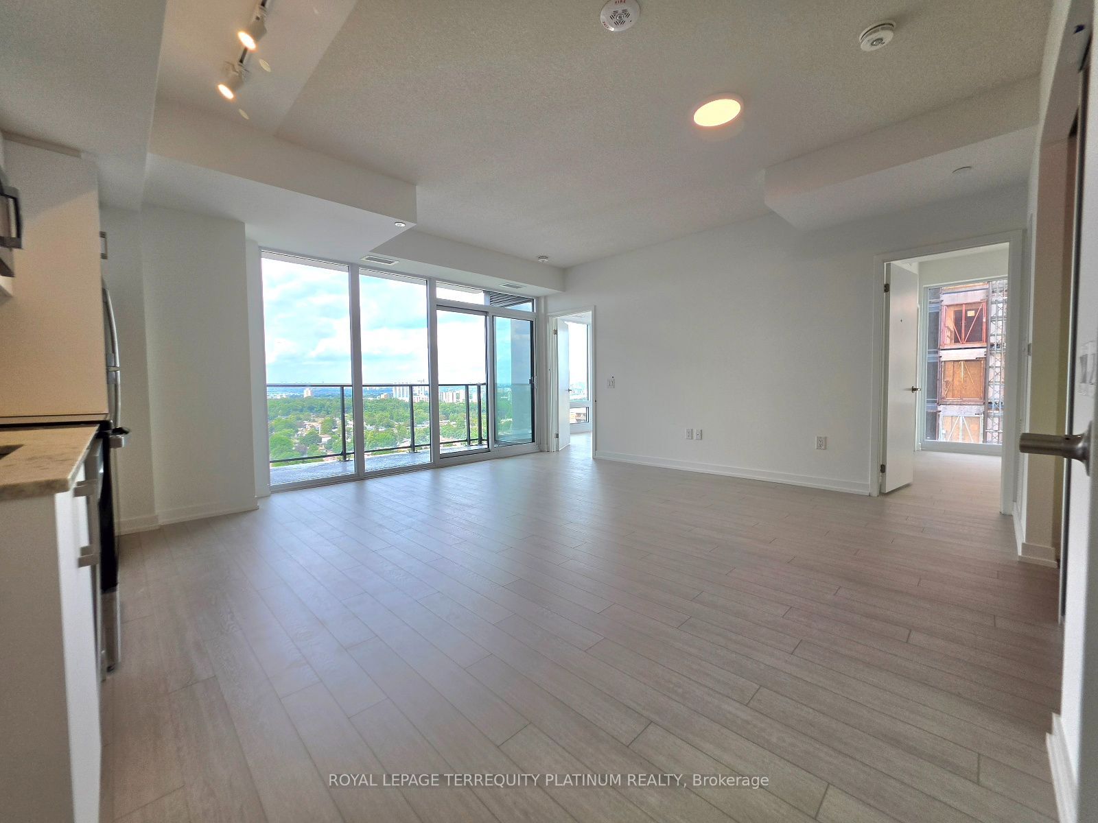 4010 Eglinton Avenue W 1721, Toronto, ON M9A 0G5 photo 5