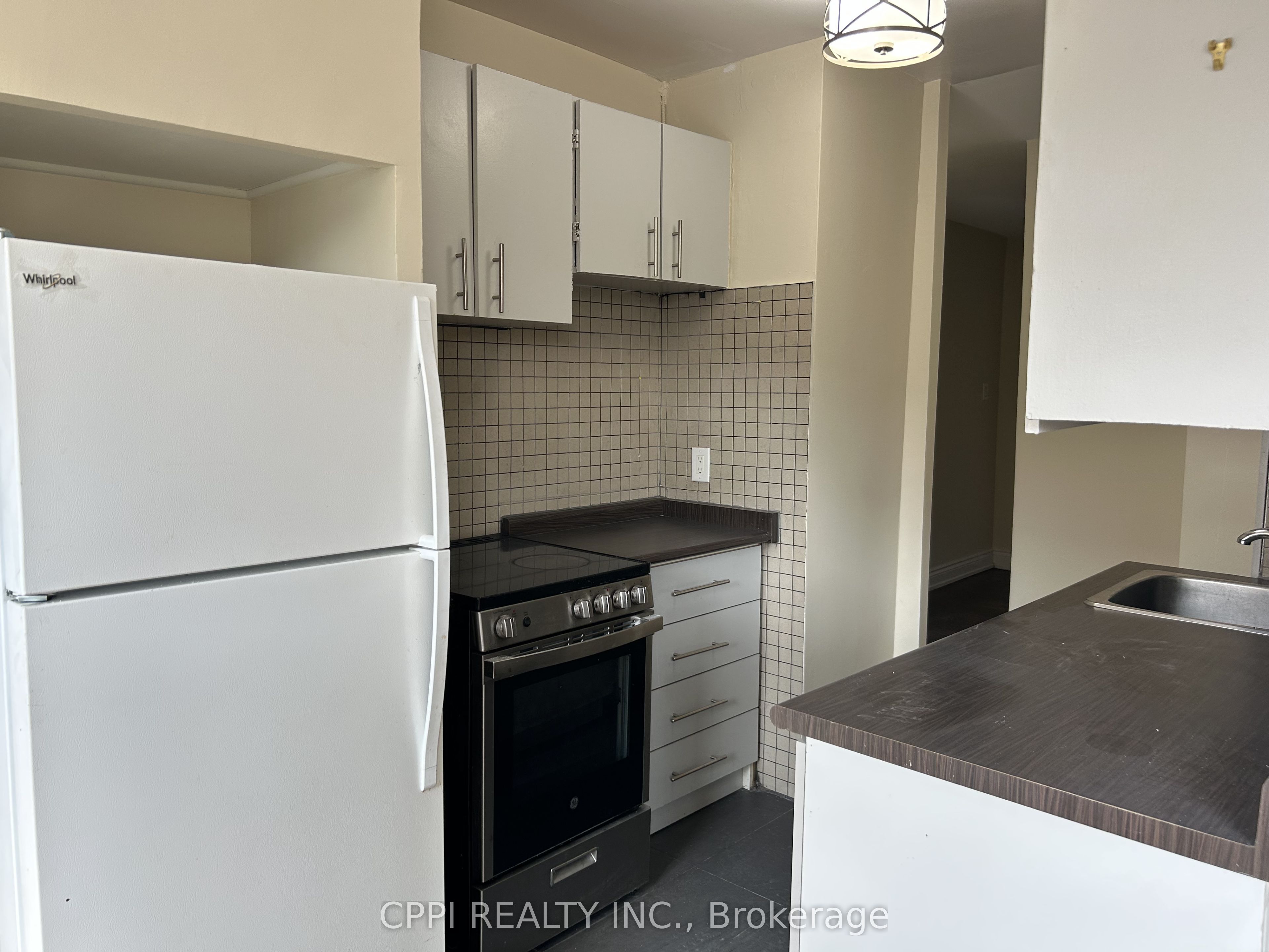 3 Hill Heights Road 202, Toronto, ON M8Y 1Z1 photo 3