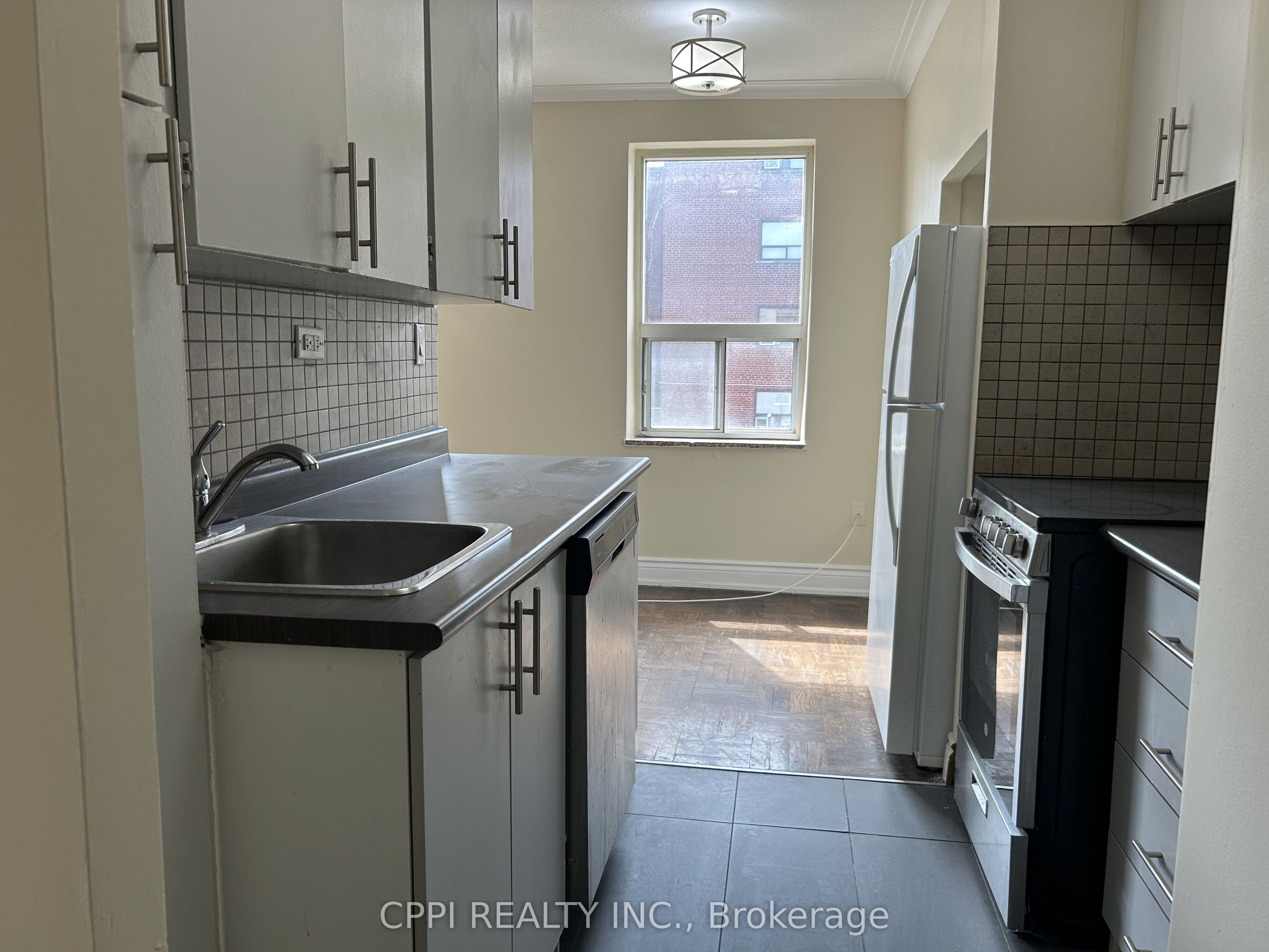 3 Hill Heights Road 202, Toronto, ON M8Y 1Z1 photo 4
